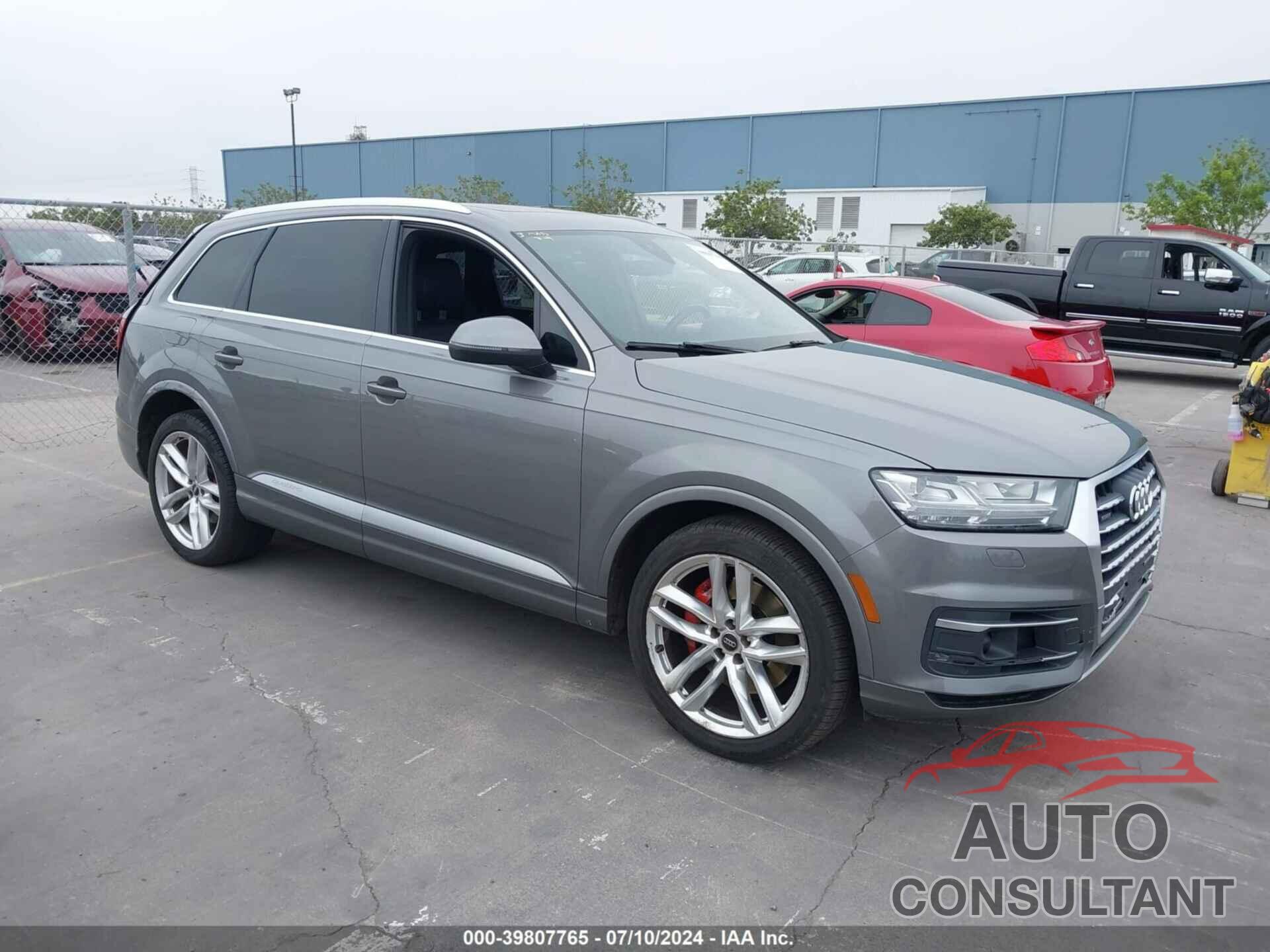 AUDI Q7 2018 - WA1VAAF71JD026415