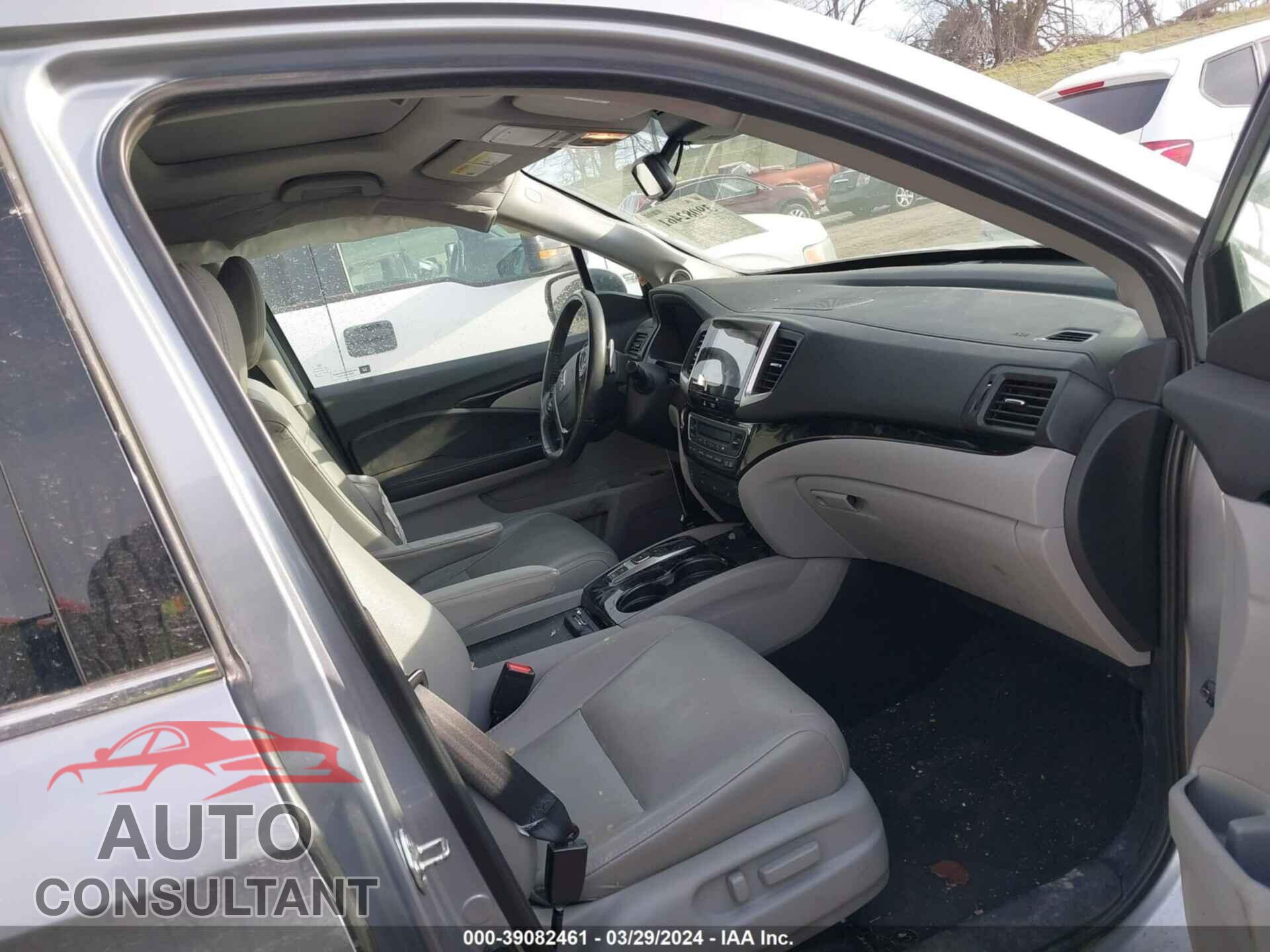HONDA PILOT 2017 - 5FNYF6H92HB065131