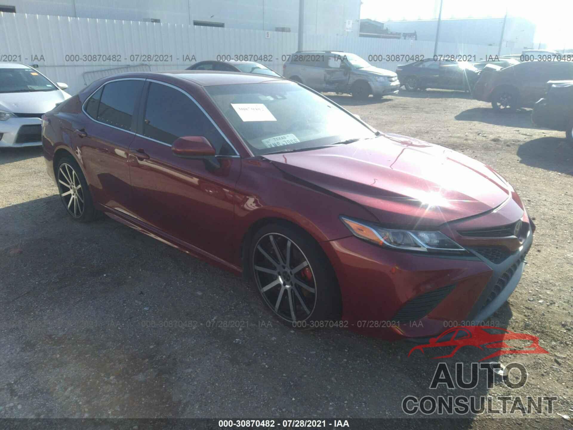 TOYOTA CAMRY 2018 - 4T1B11HK8JU551316