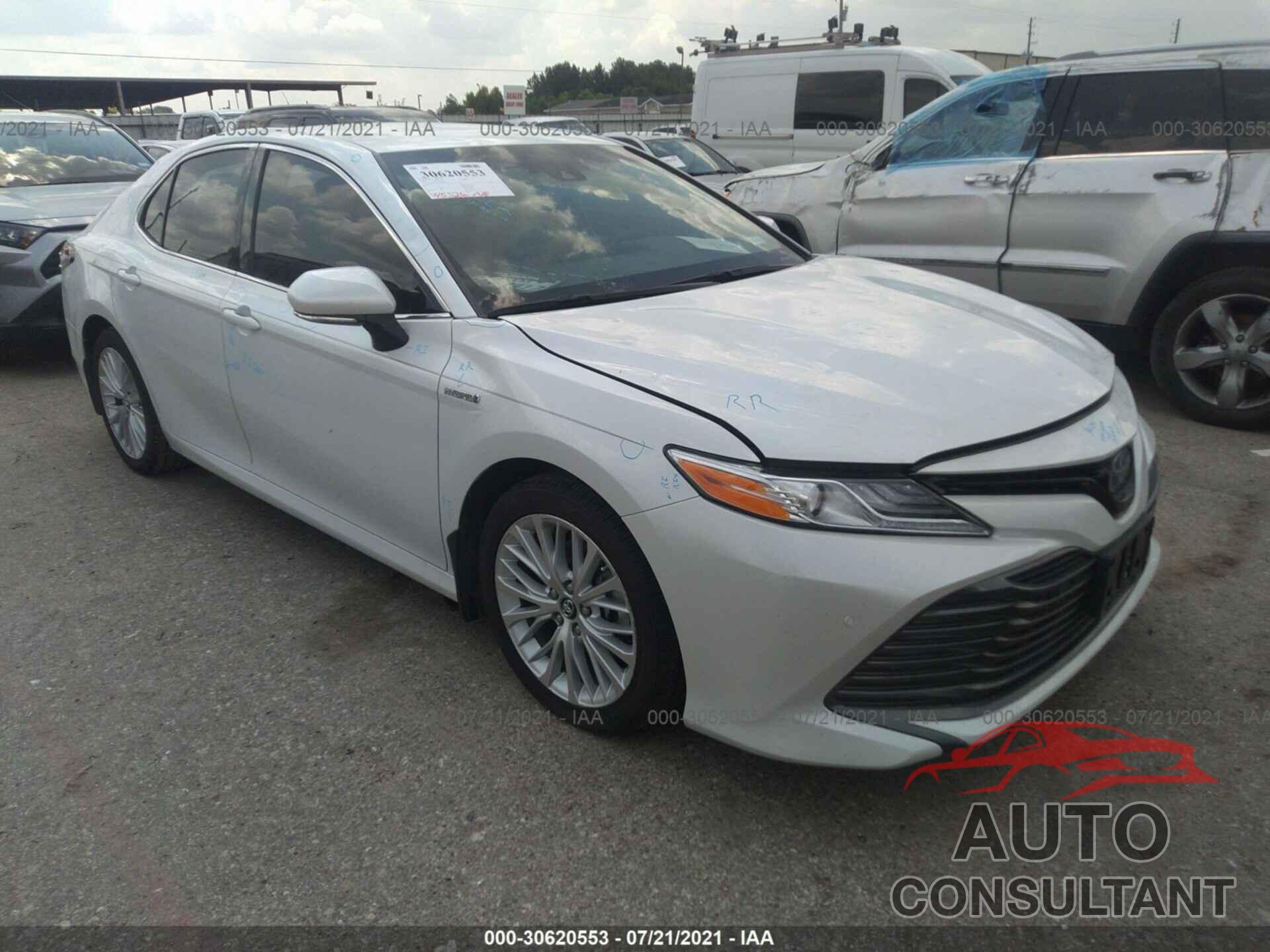 TOYOTA CAMRY 2018 - 4T1B21HKXJU002682