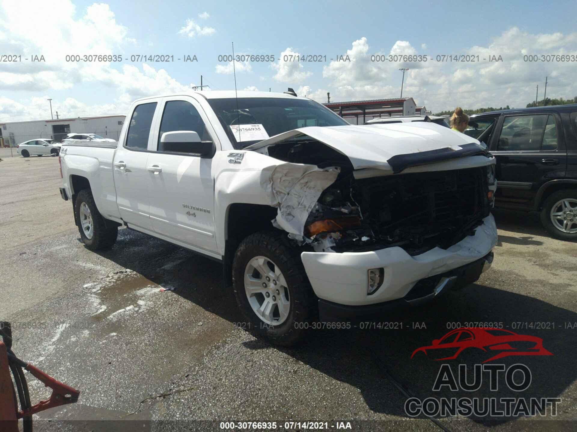 CHEVROLET SILVERADO 1500 2017 - 1GCVKREC8HZ159685