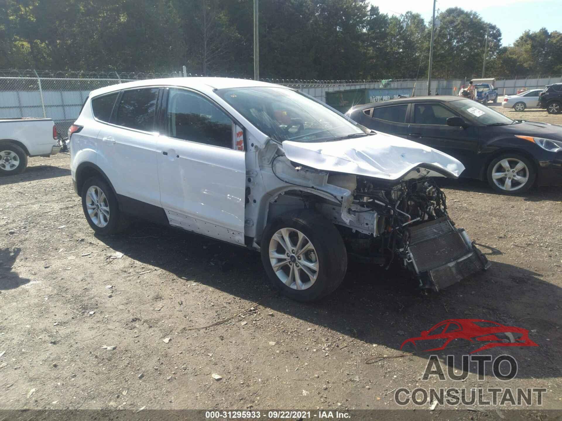 FORD ESCAPE 2017 - 1FMCU0GD1HUE84805