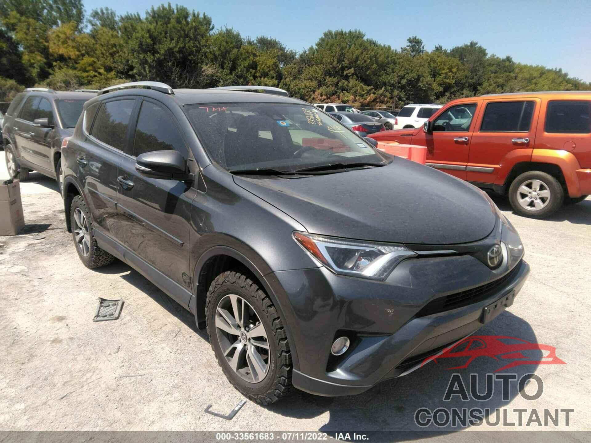 TOYOTA RAV4 2017 - JTMWFREV4HD096284