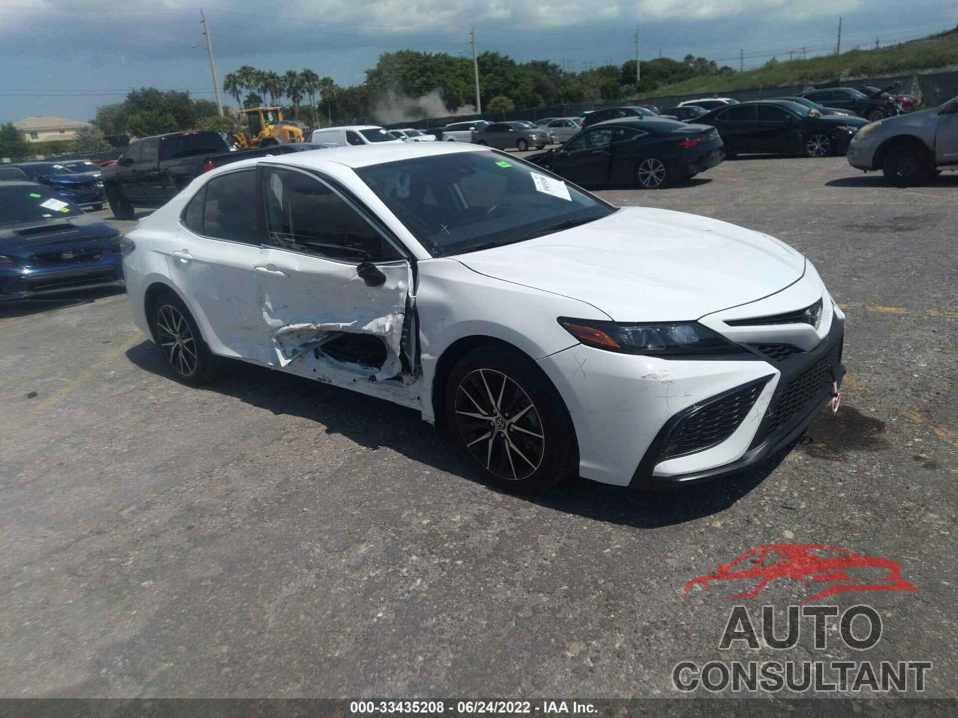 TOYOTA CAMRY 2021 - 4T1G11AK4MU581174
