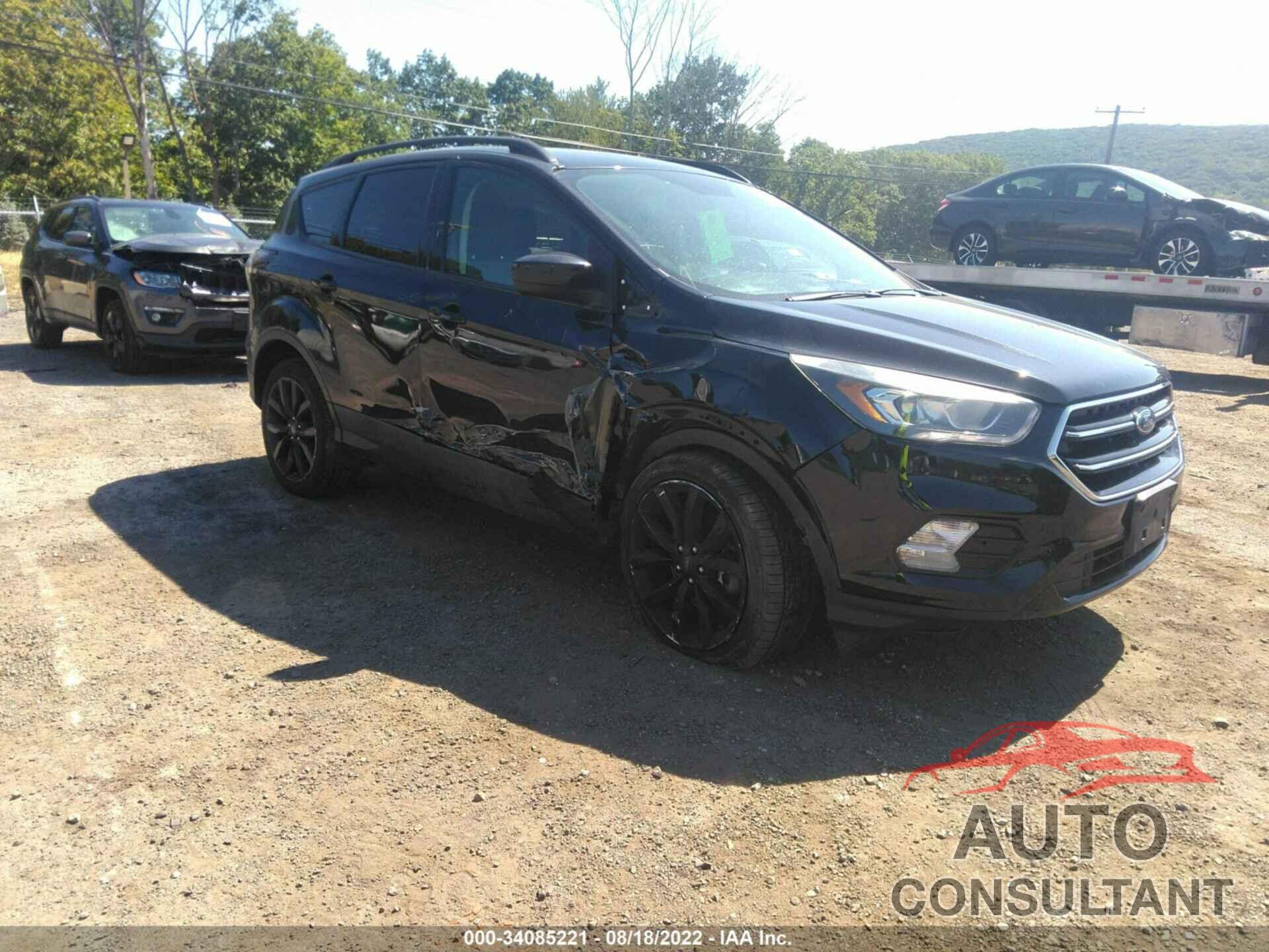 FORD ESCAPE 2017 - 1FMCU9GD0HUD25682