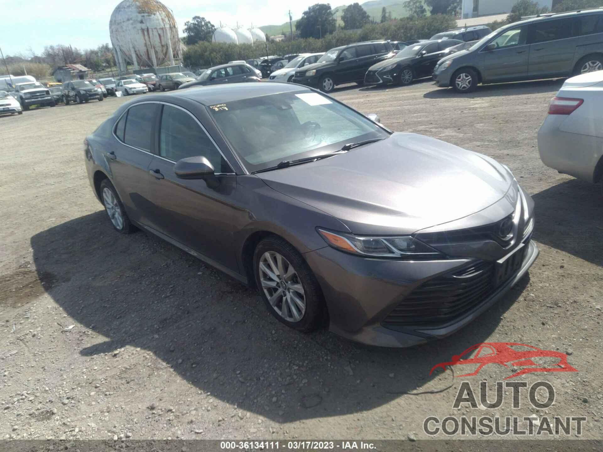 TOYOTA CAMRY 2018 - 4T1B11HK7JU113404