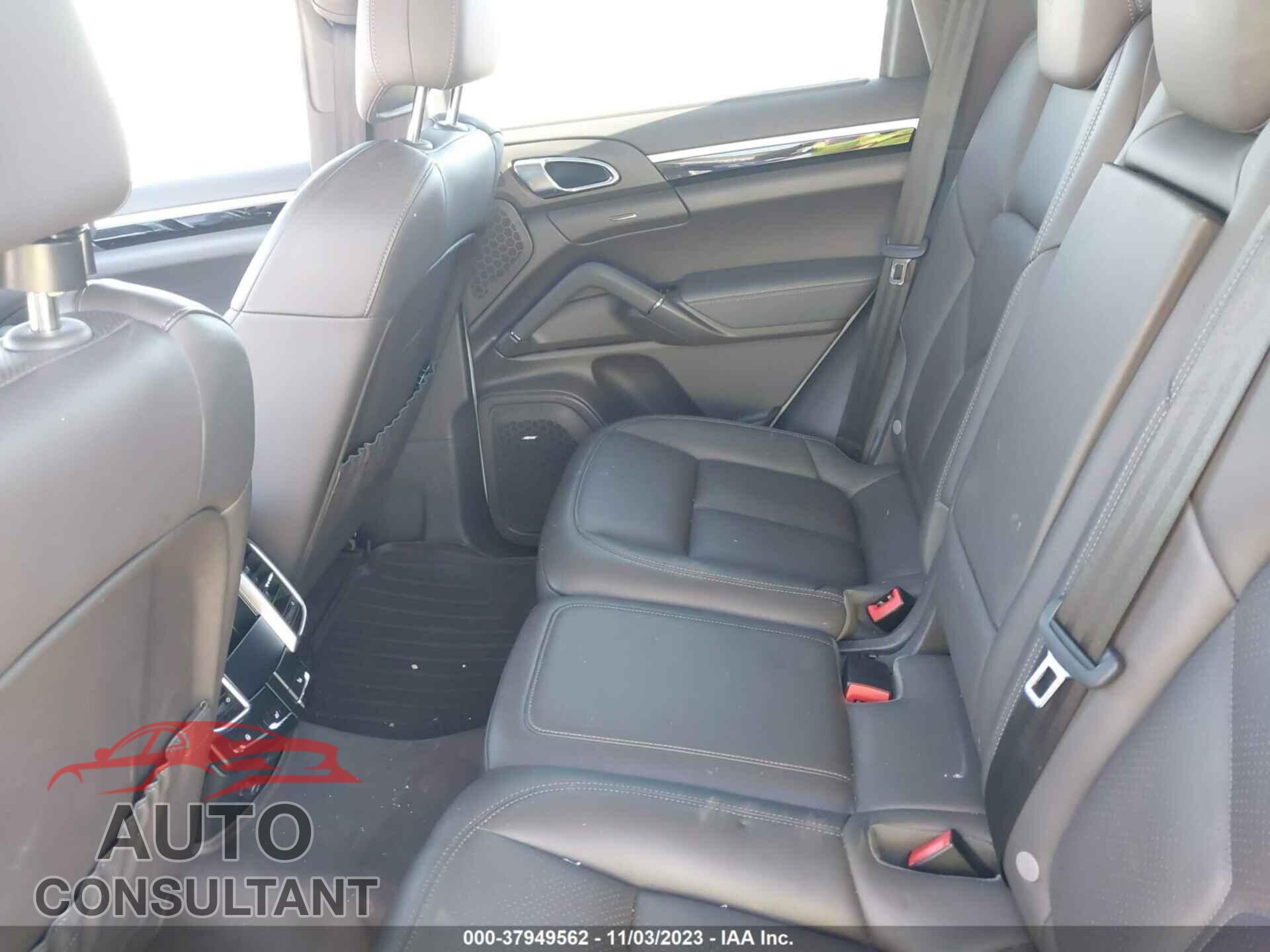 PORSCHE CAYENNE 2018 - WP1AA2A27JKA06380
