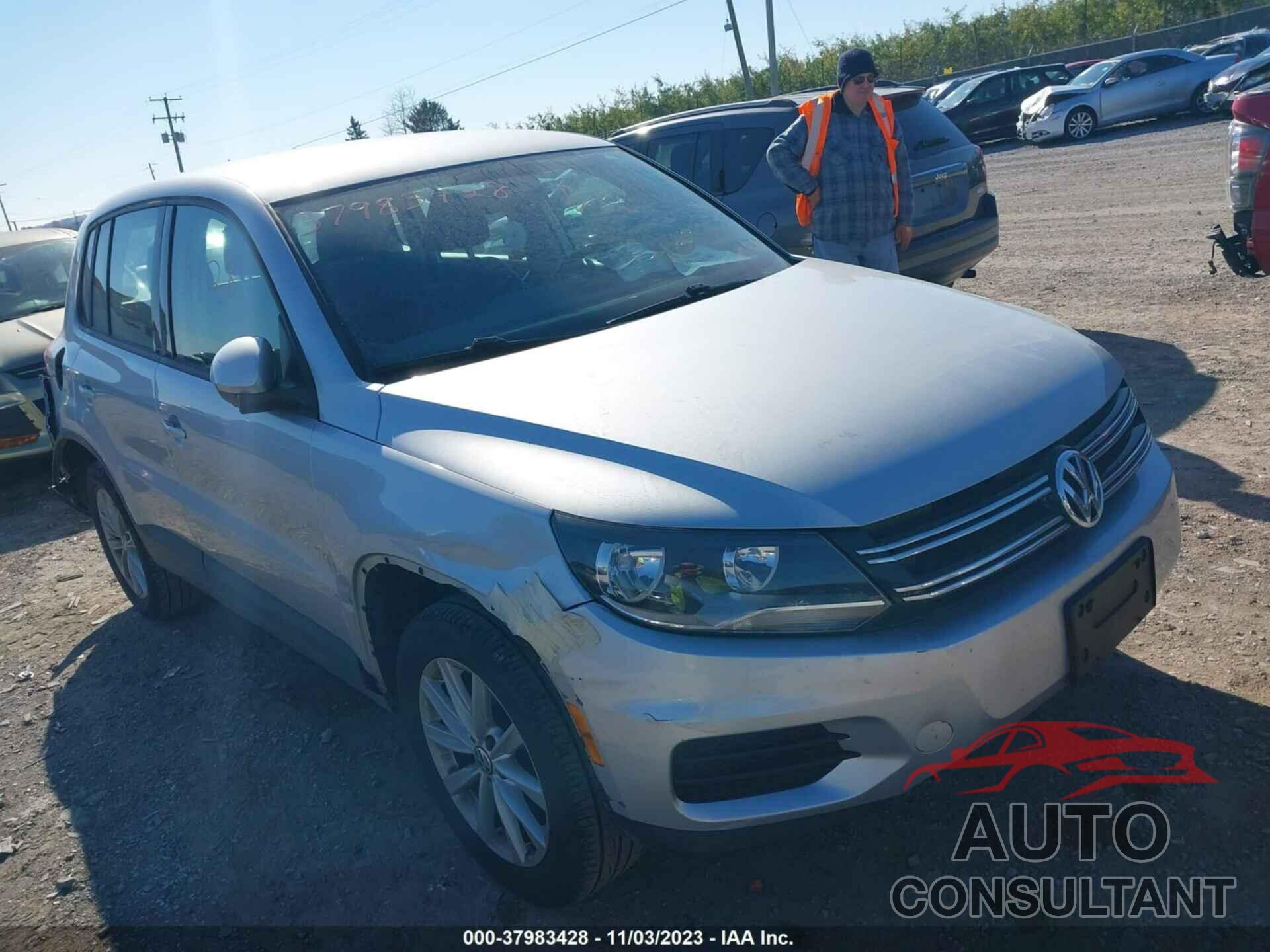 VOLKSWAGEN TIGUAN 2017 - WVGBV7AX6HK054235