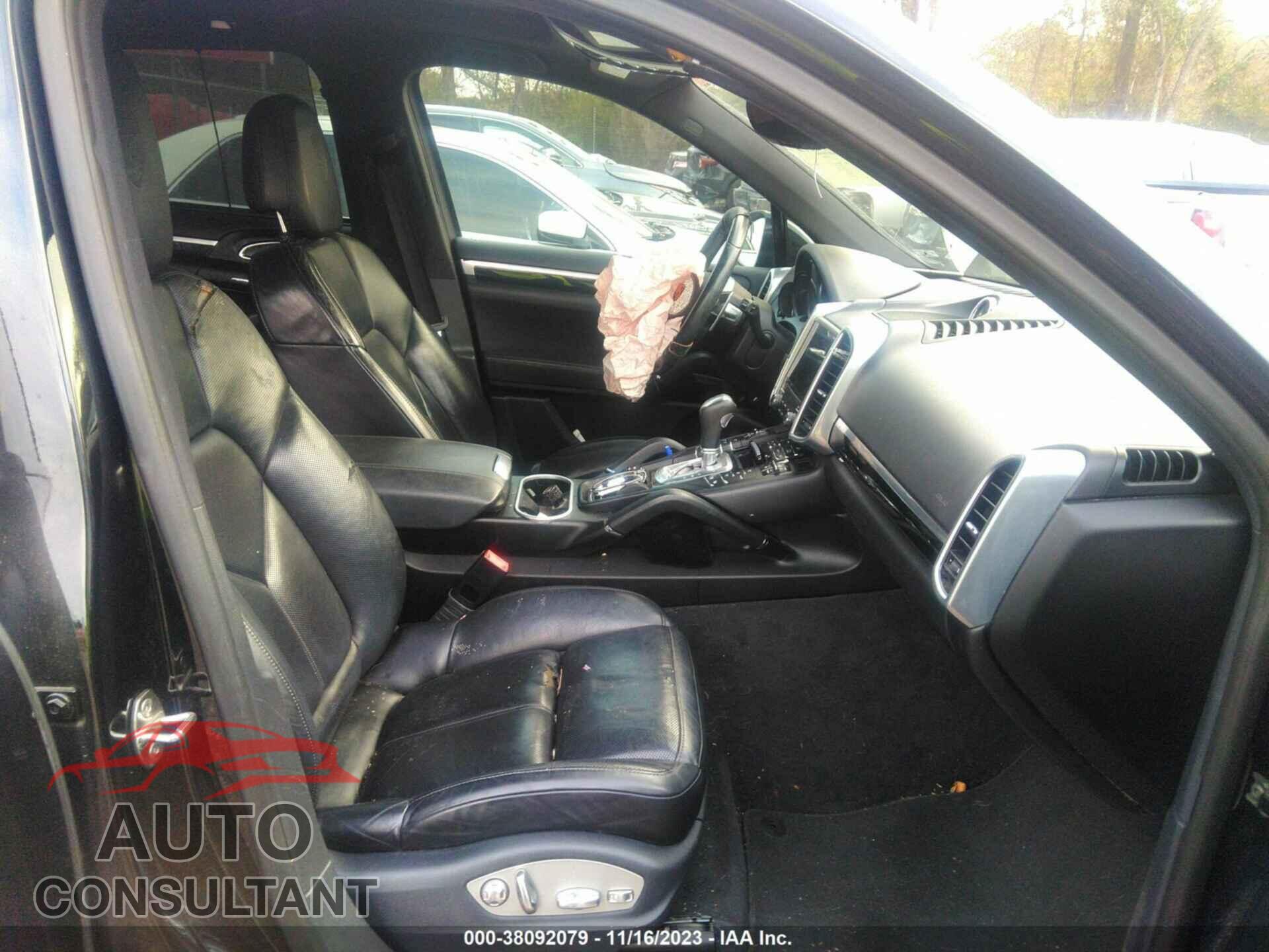 PORSCHE CAYENNE 2017 - WP1AB2A25HLA51450