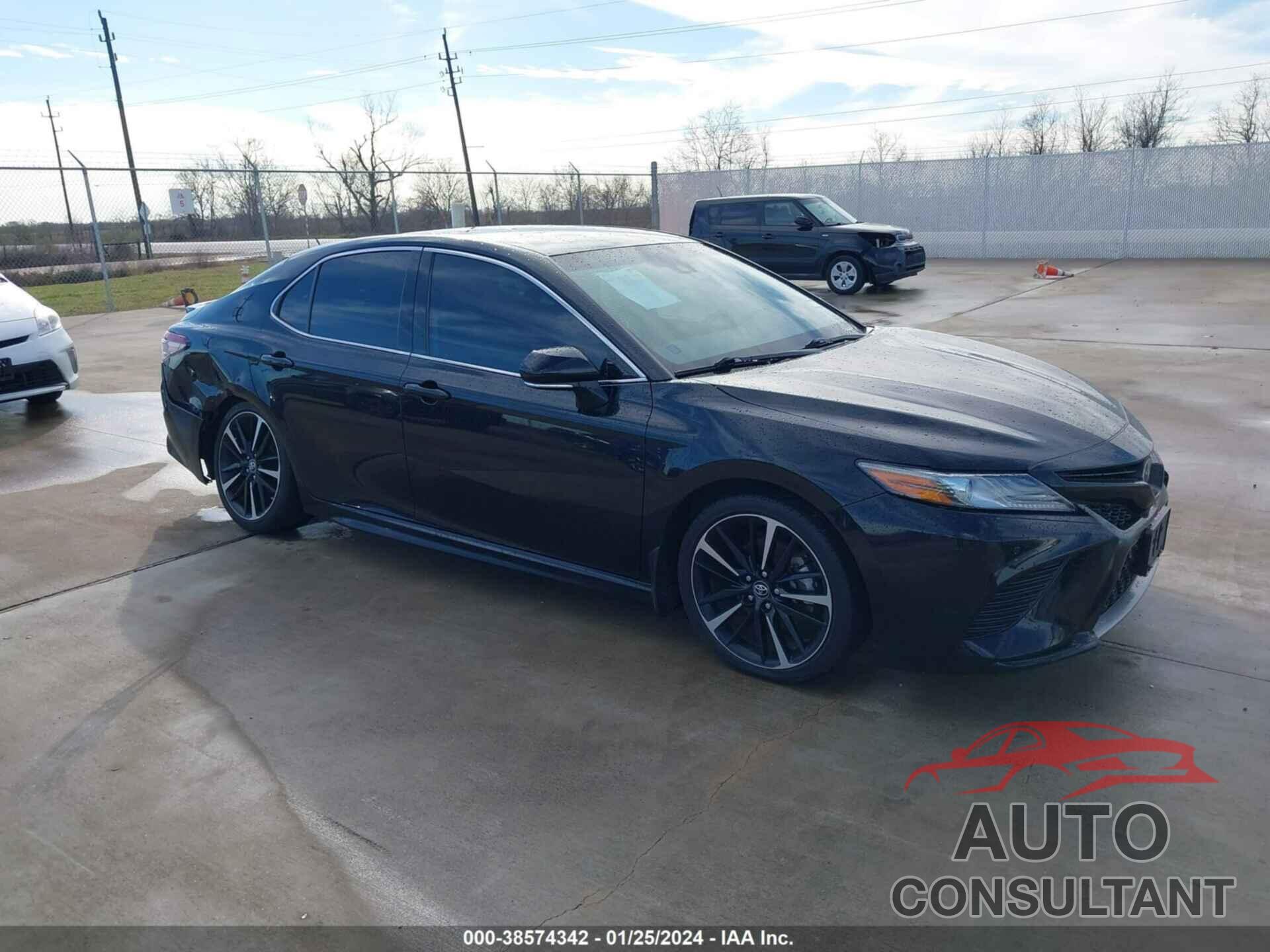 TOYOTA CAMRY 2018 - 4T1B61HK3JU036046