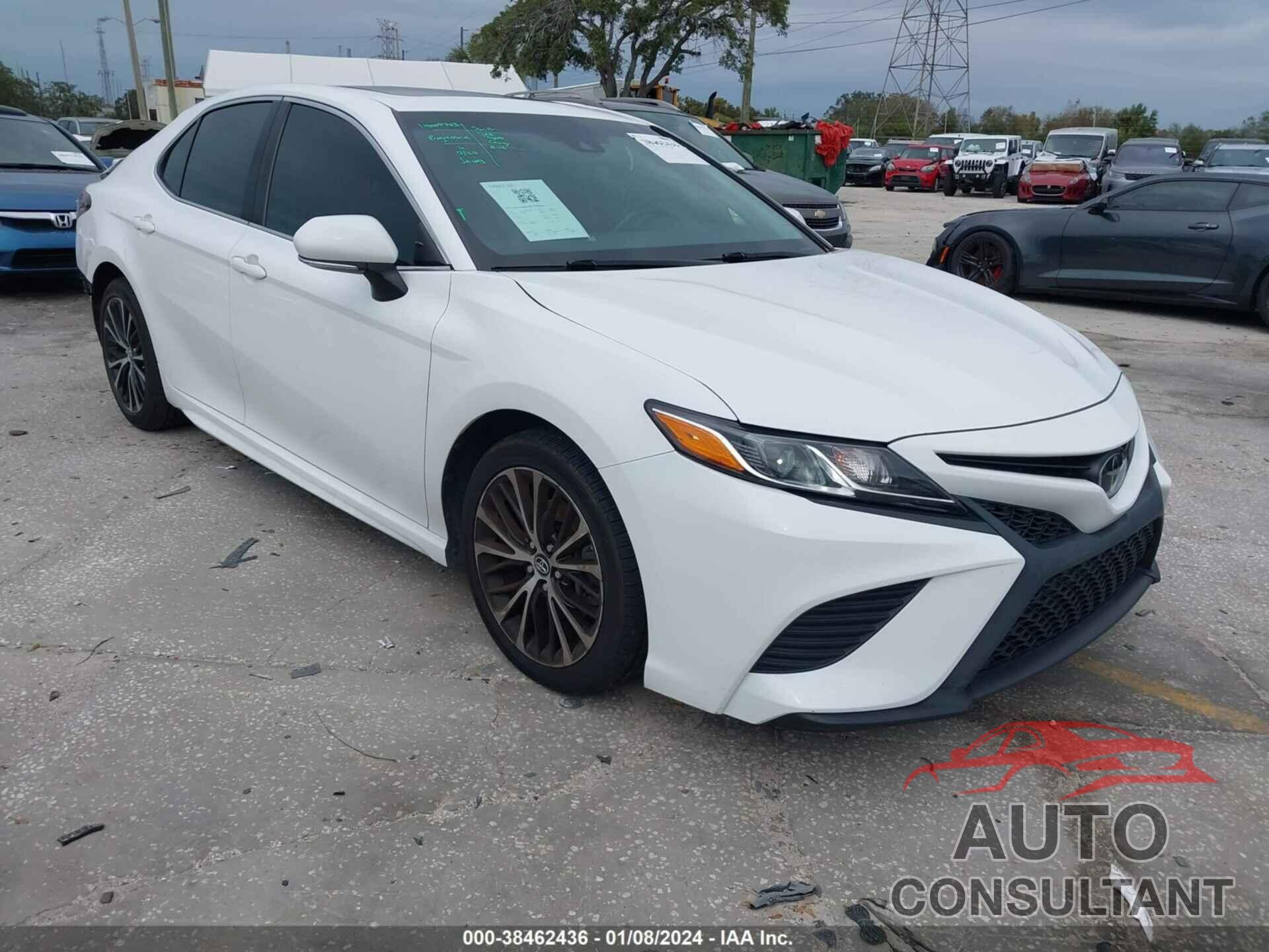 TOYOTA CAMRY 2018 - 4T1B11HK8JU129076