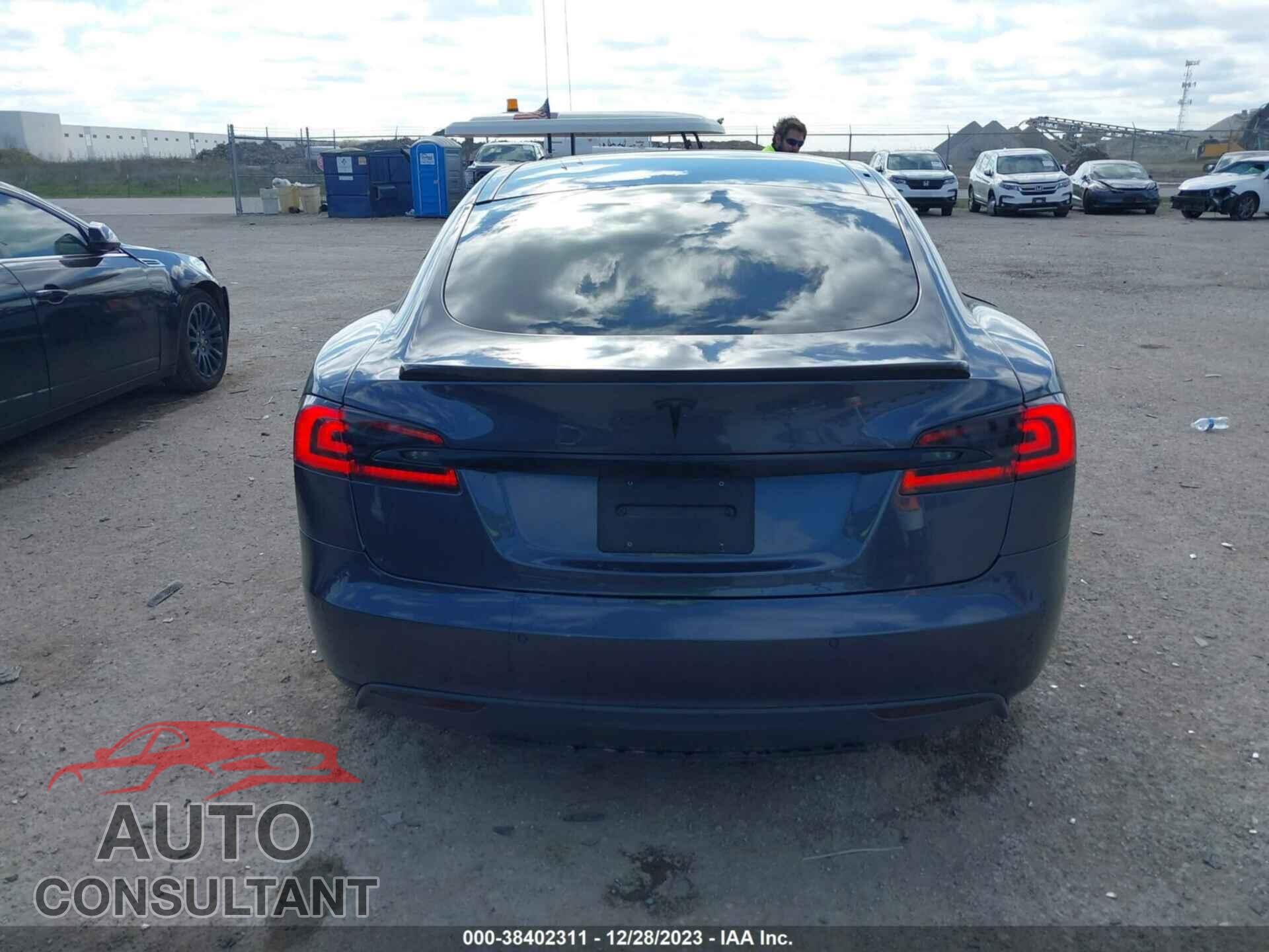 TESLA MODEL S 2015 - 5YJSA1E25FF116648