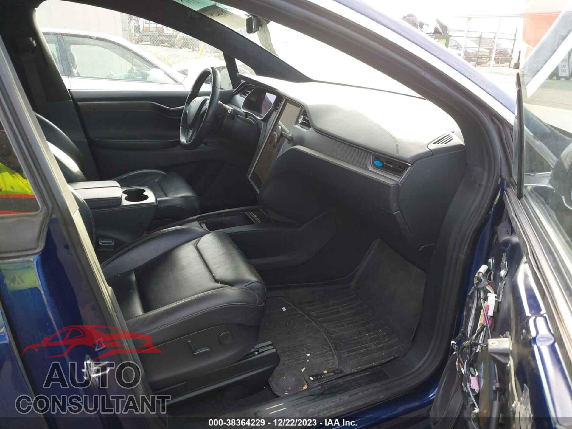 TESLA MODEL X 2018 - 5YJXCBE2XJF102887