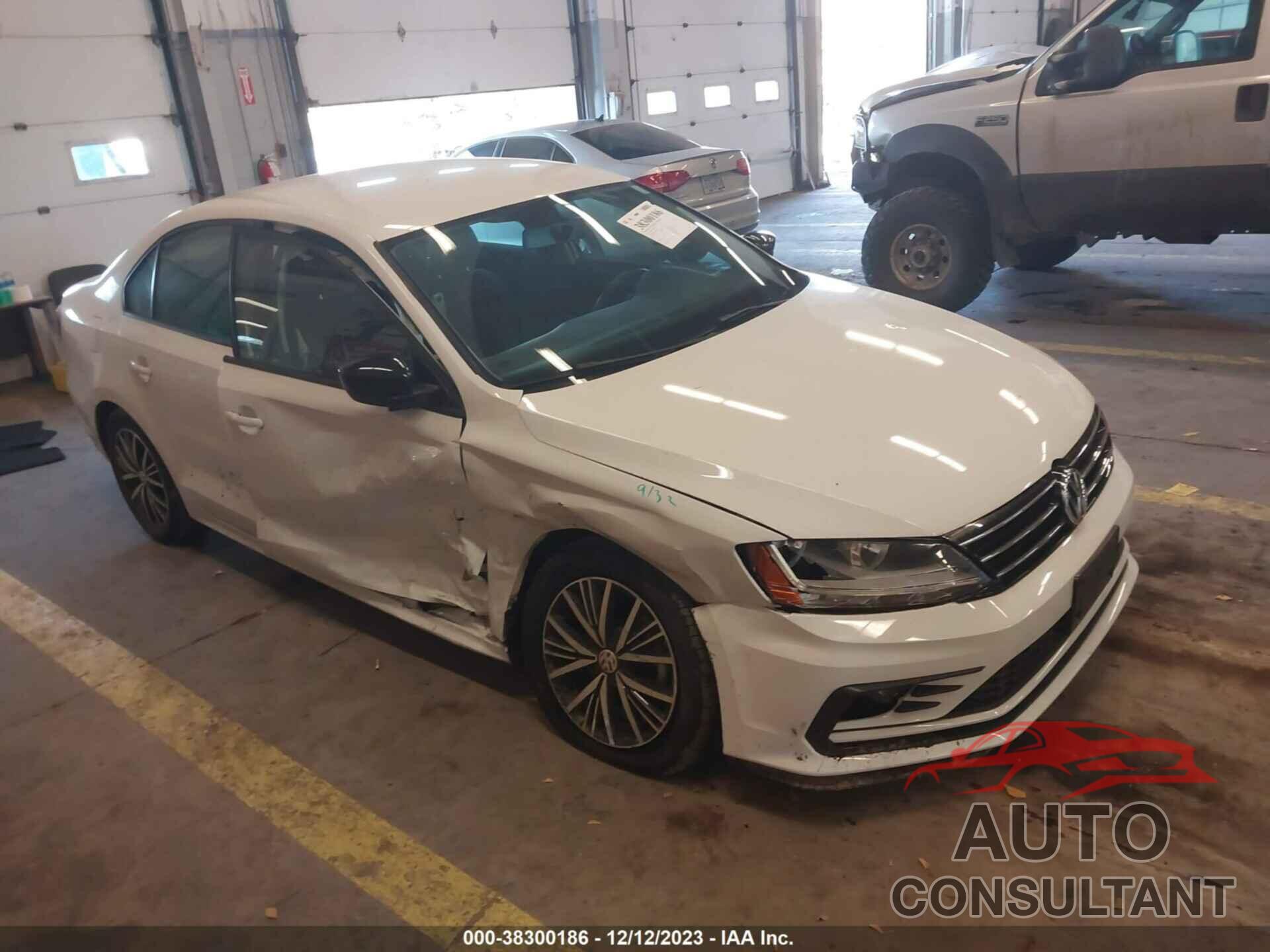 VOLKSWAGEN JETTA 2018 - 3VWDB7AJXJM252958