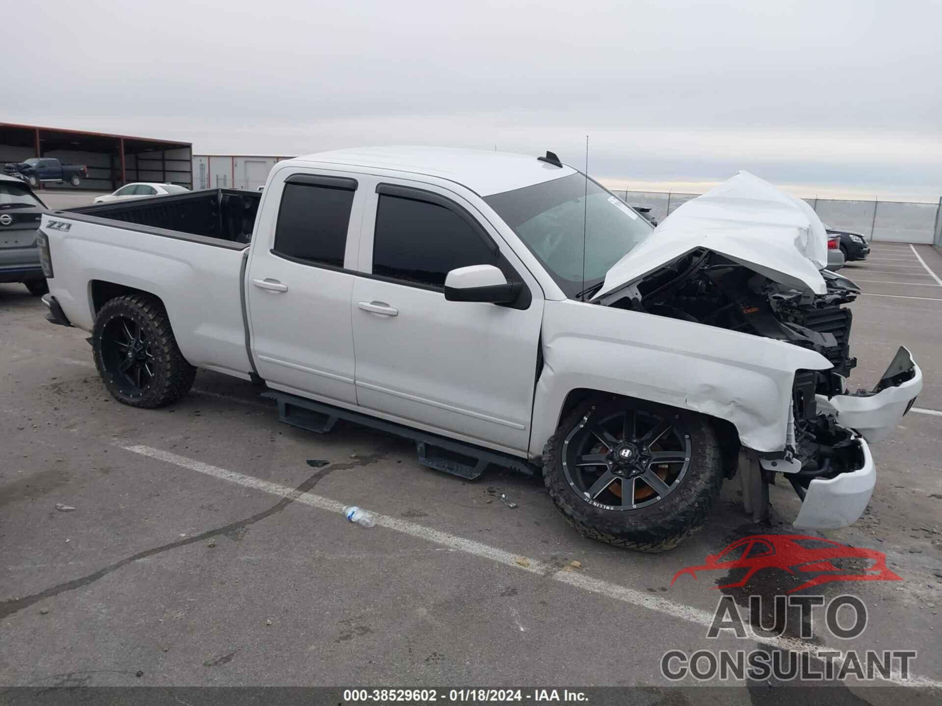 CHEVROLET SILVERADO 1500 2018 - 1GCVKREC4JZ217507