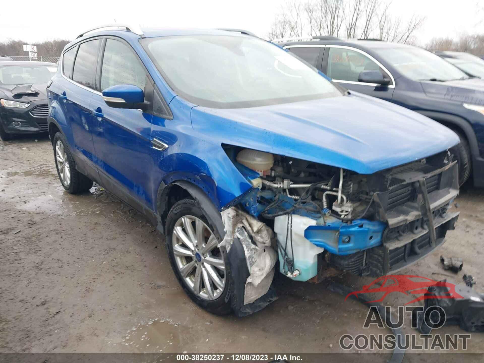 FORD ESCAPE 2017 - 1FMCU0J93HUD17432
