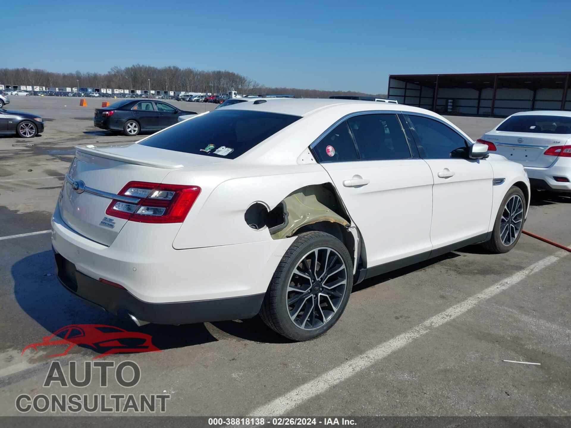 FORD TAURUS 2017 - 1FAHP2E88HG122462