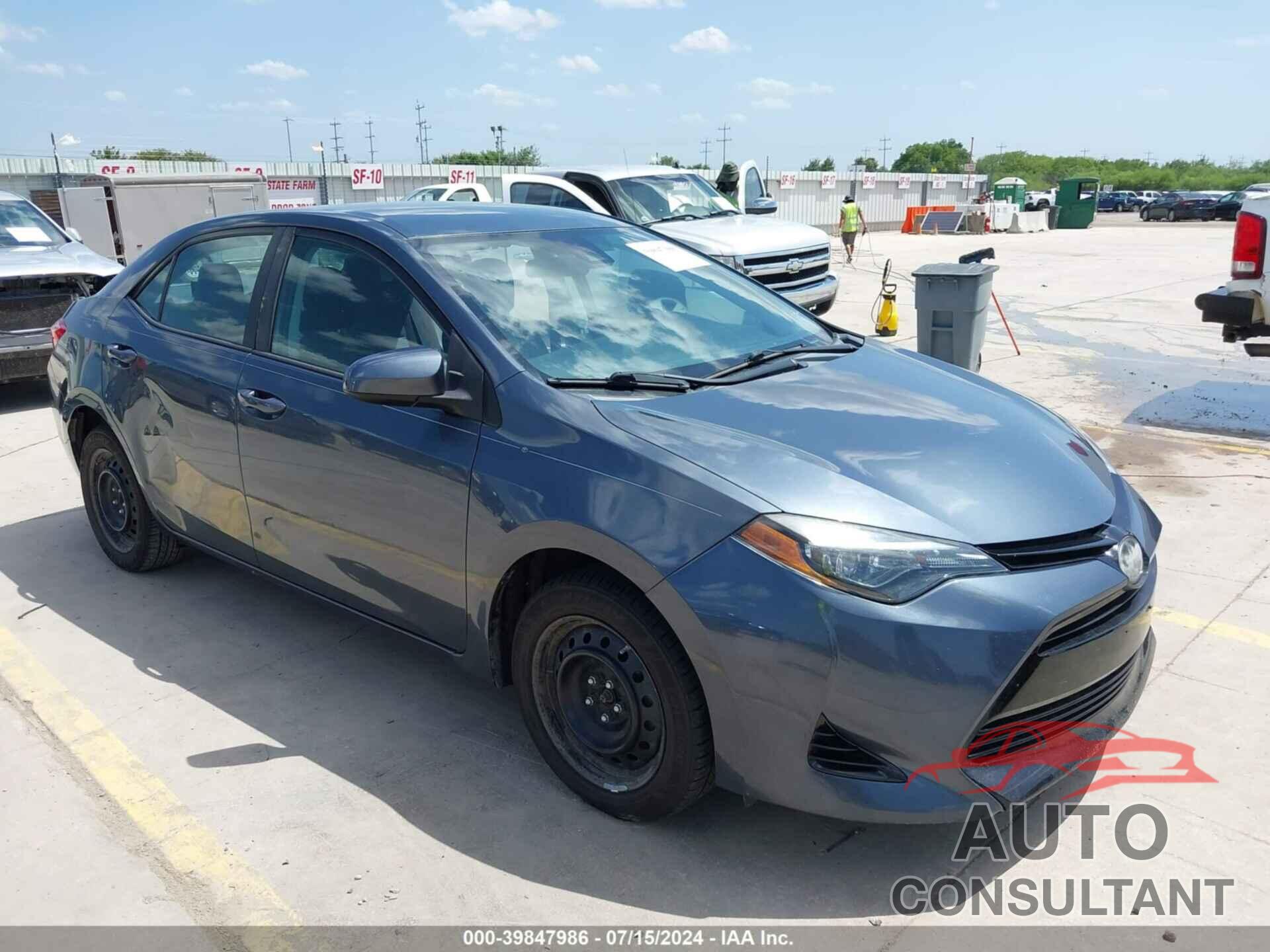 TOYOTA COROLLA 2018 - 5YFBURHE9JP821493
