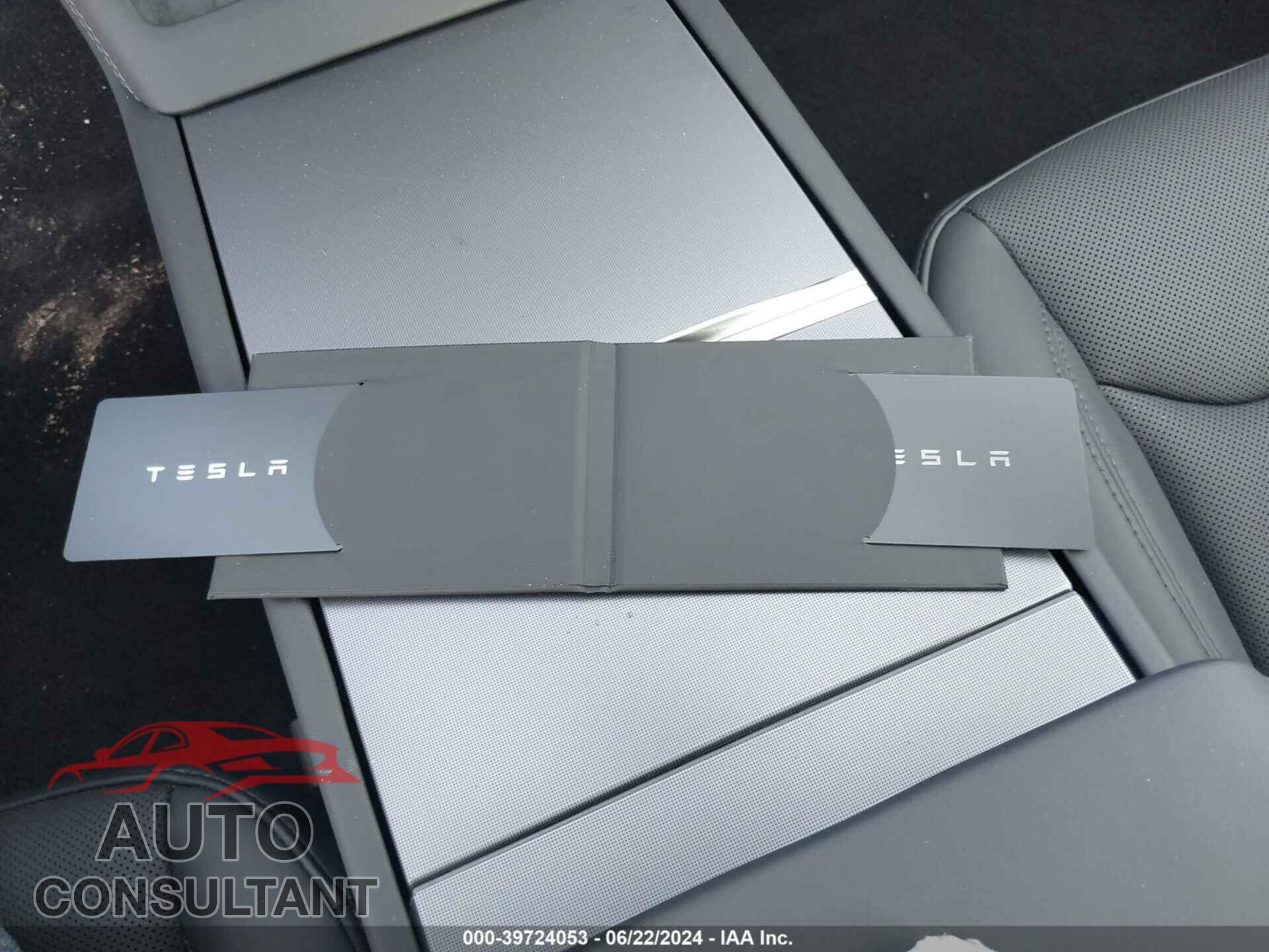 TESLA MODEL 3 2024 - 5YJ3E1EA5RF752426