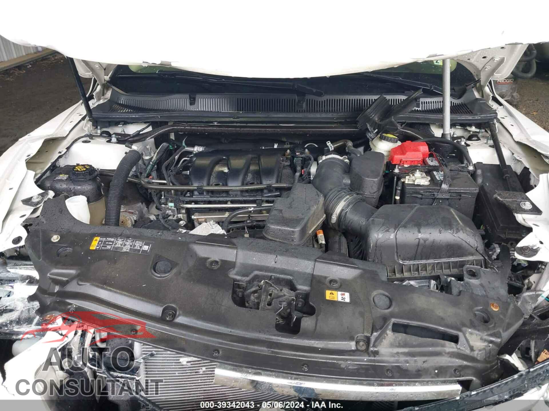 FORD TAURUS 2018 - 1FAHP2E85JG119444