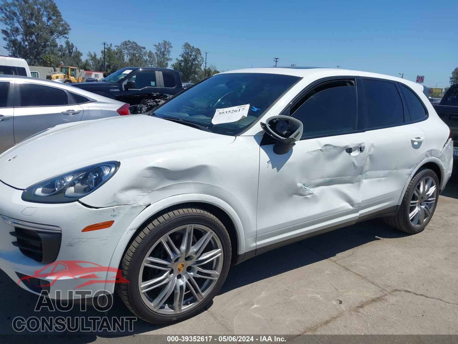 PORSCHE CAYENNE 2017 - WP1AA2A25HKA87924