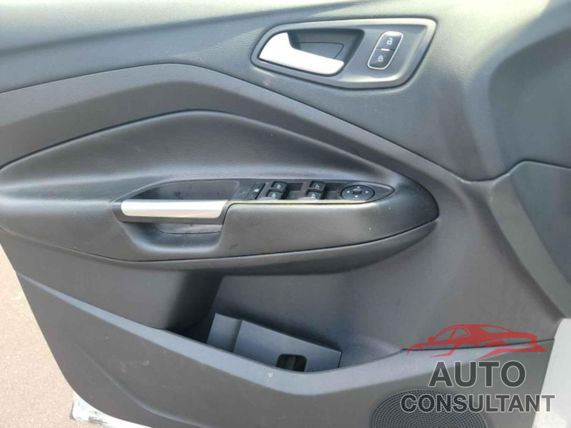 FORD ESCAPE 2017 - 1FMCU0GD7HUB83035
