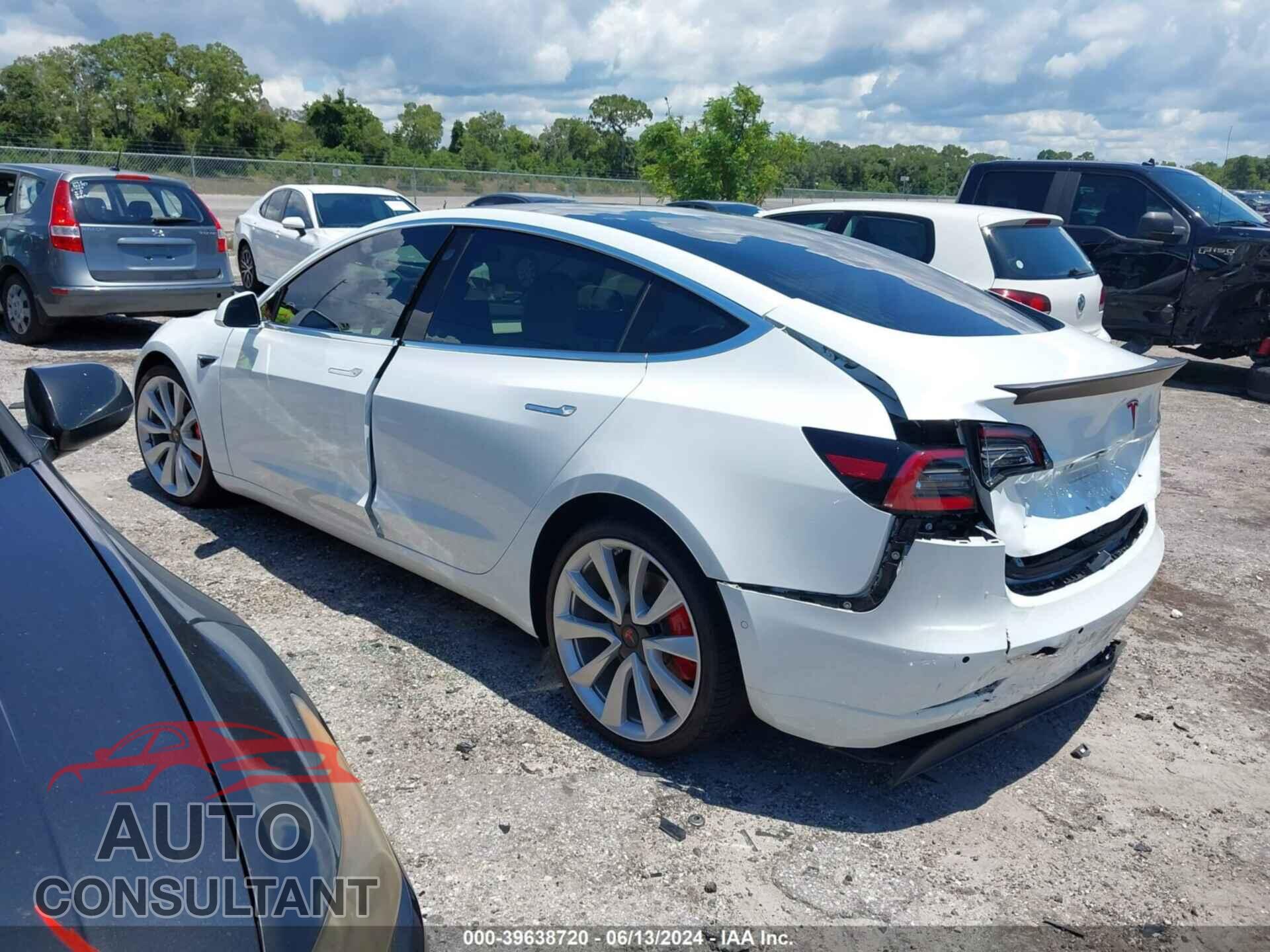 TESLA MODEL 3 2018 - 5YJ3E1EBXJF055900