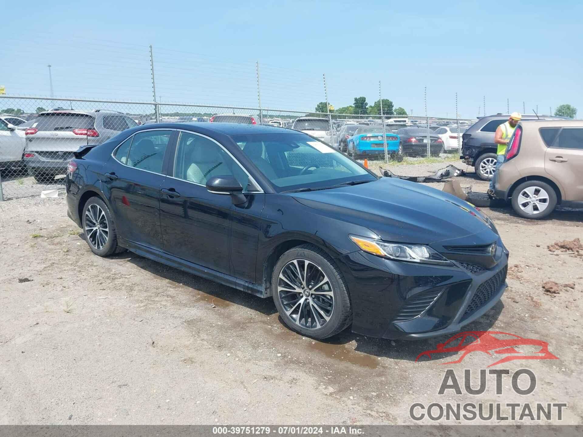 TOYOTA CAMRY 2018 - 4T1B11HK3JU652134