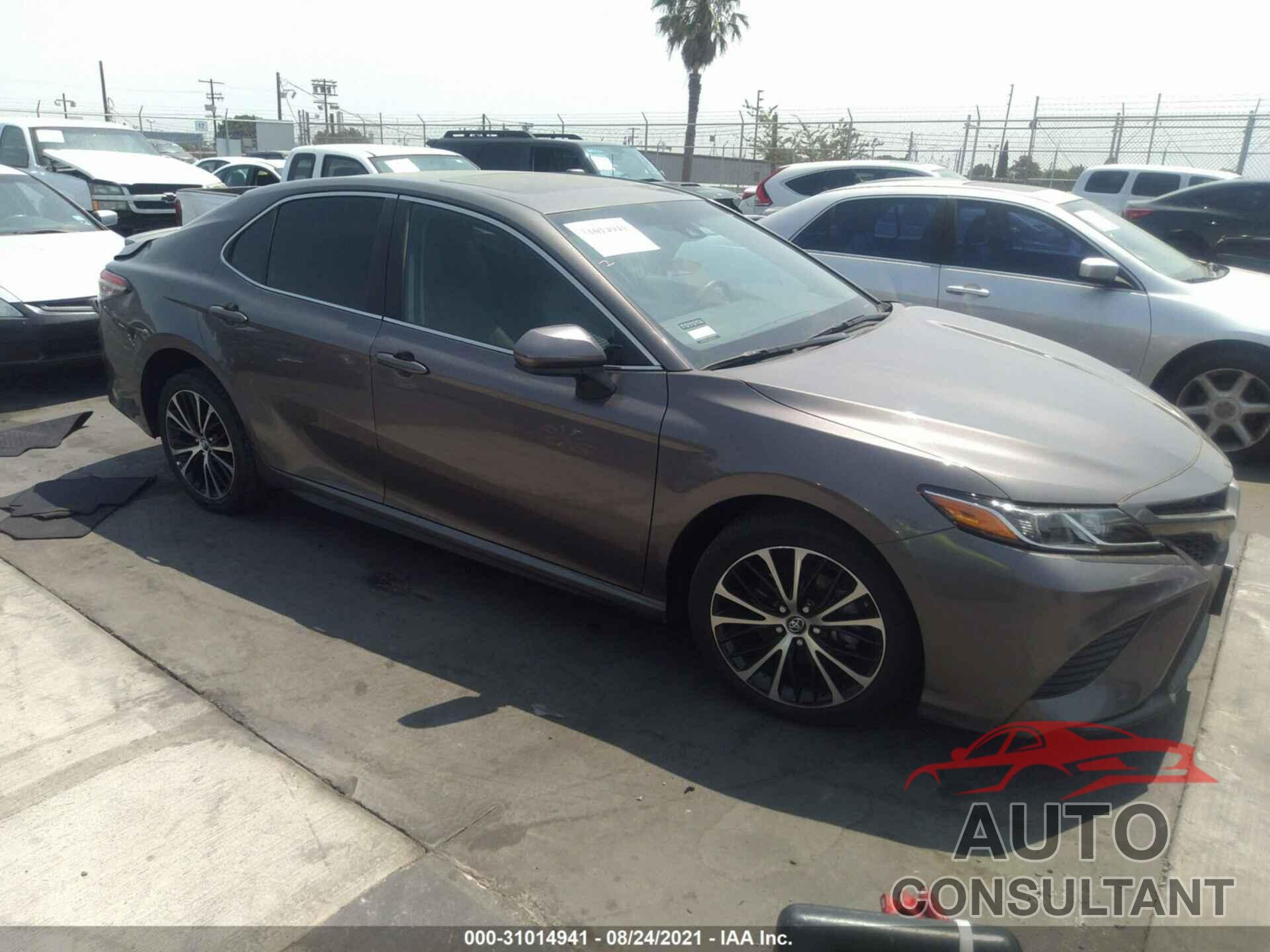 TOYOTA CAMRY 2018 - 4T1B11HKXJU071200