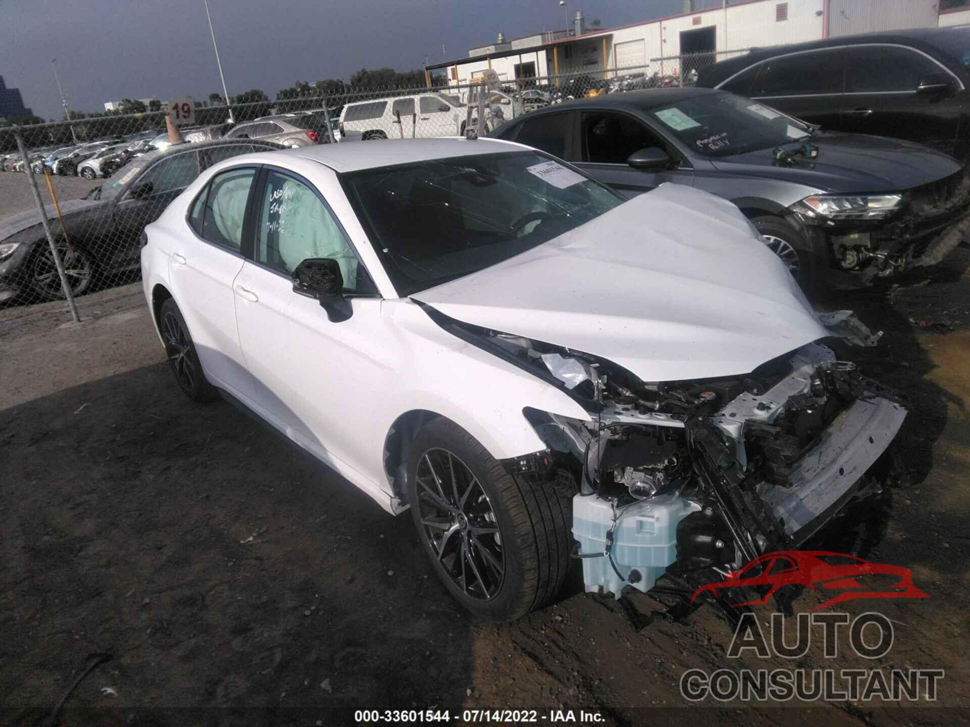 TOYOTA CAMRY 2022 - 4T1G11AK1NU650677
