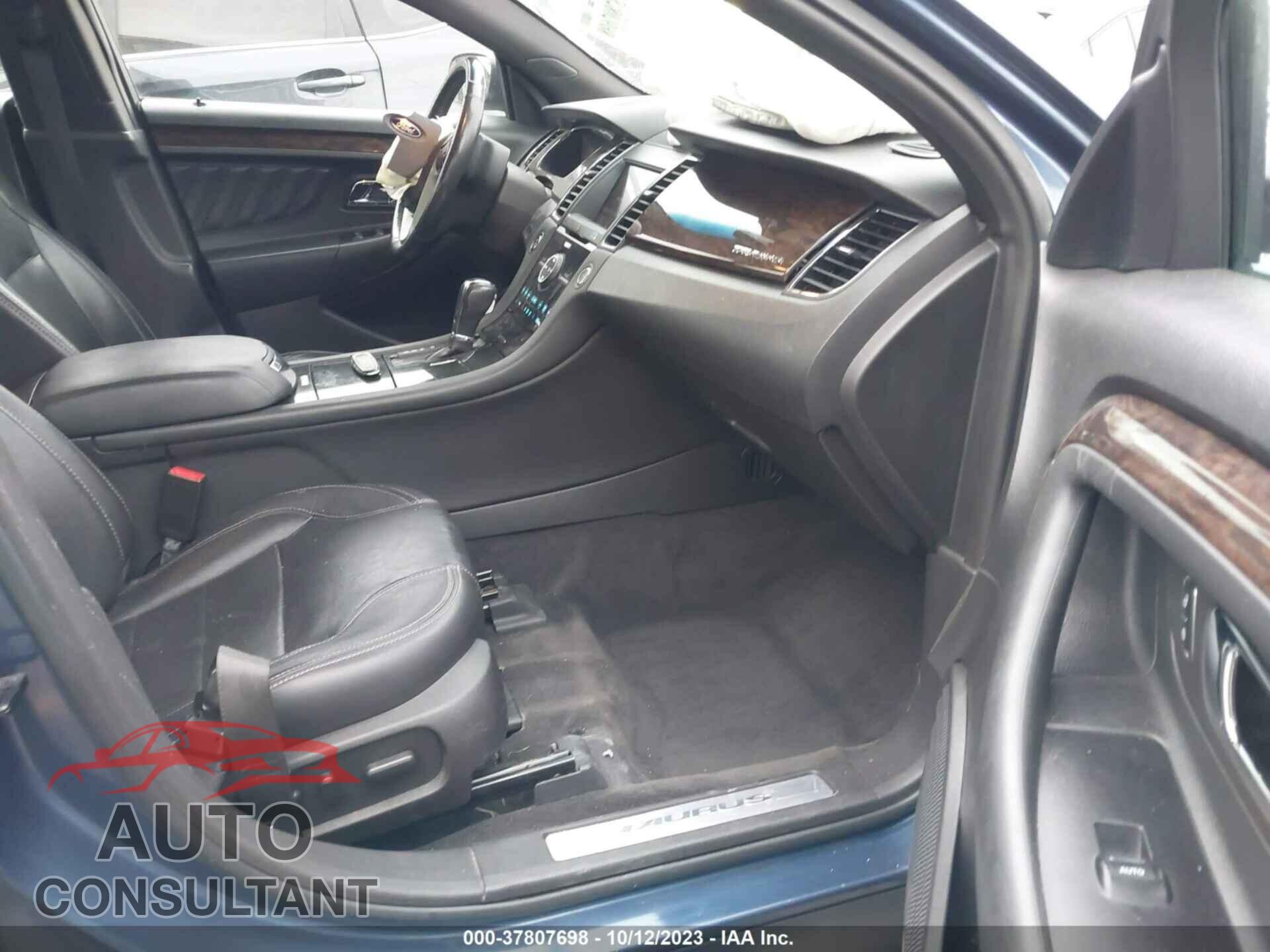 FORD TAURUS 2018 - 1FAHP2F84JG109342