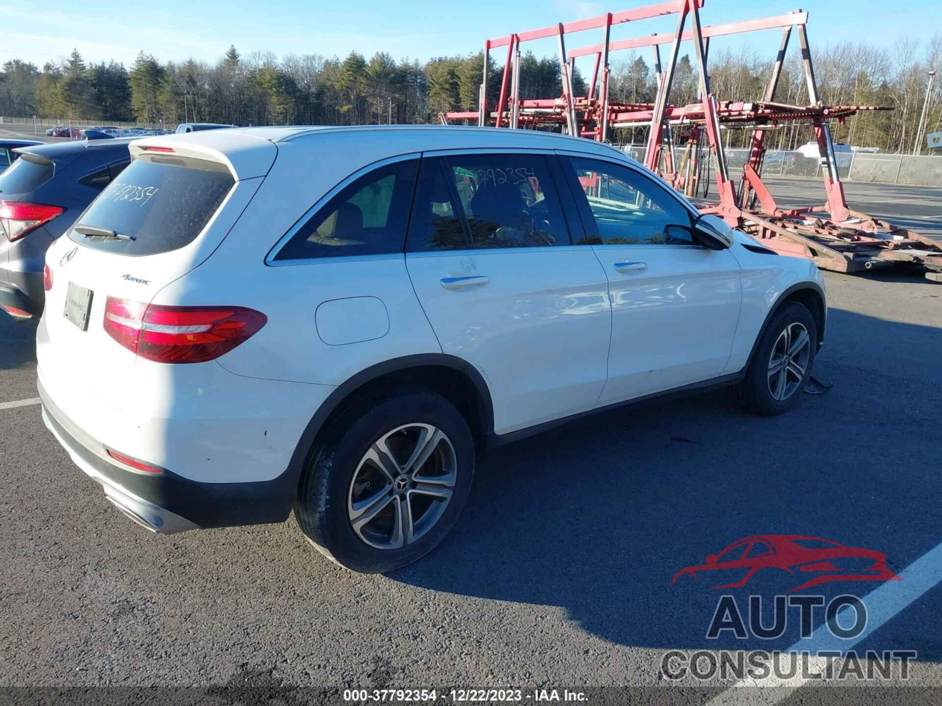 MERCEDES-BENZ GLC 300 2019 - WDC0G4KB2KF615886