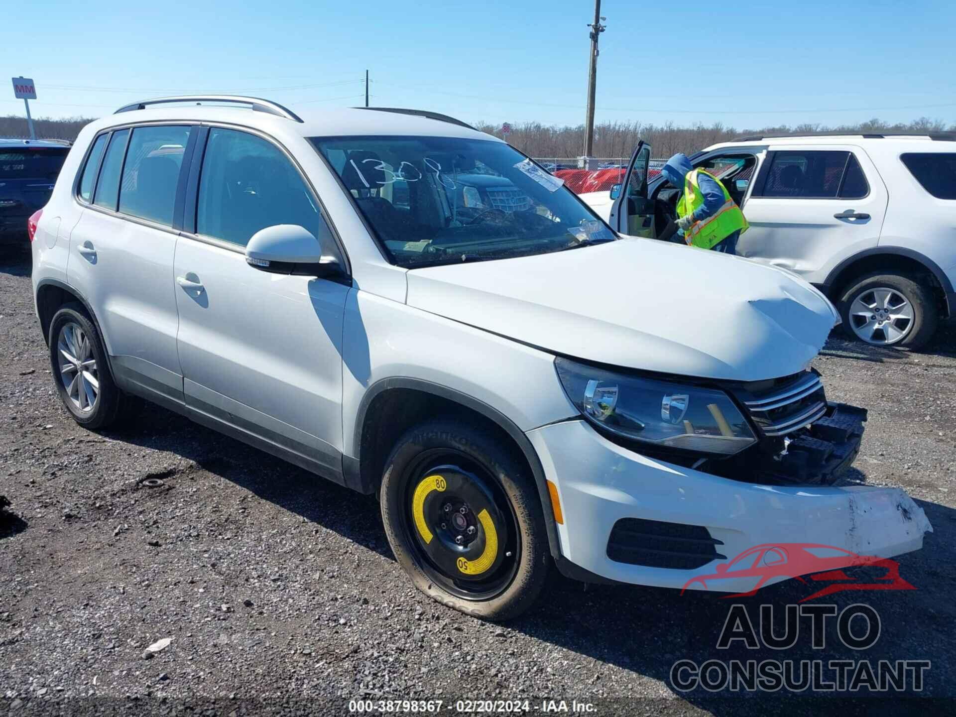 VOLKSWAGEN TIGUAN 2017 - WVGAV7AX9HK051308