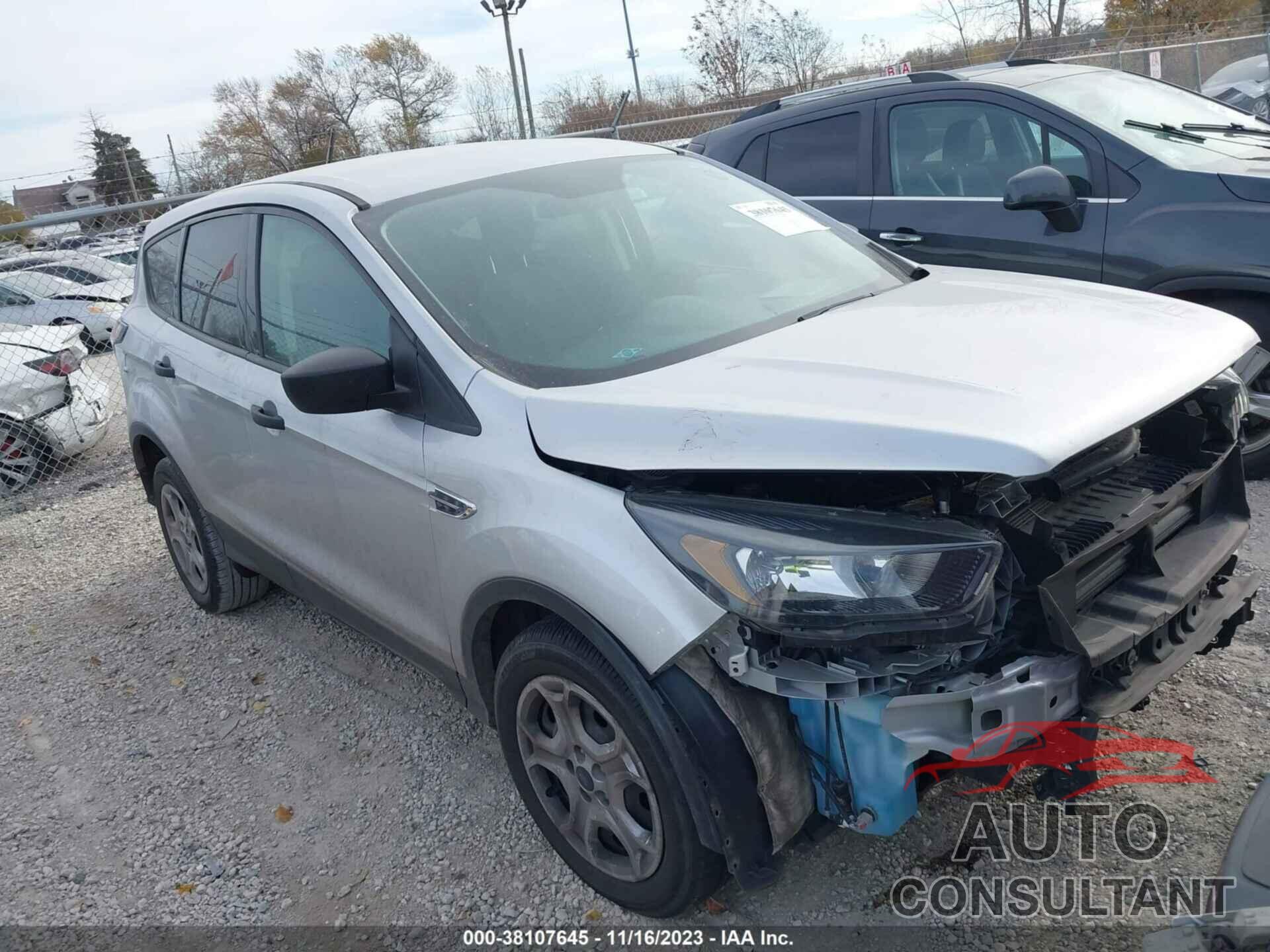 FORD ESCAPE 2018 - 1FMCU0F72JUB31815