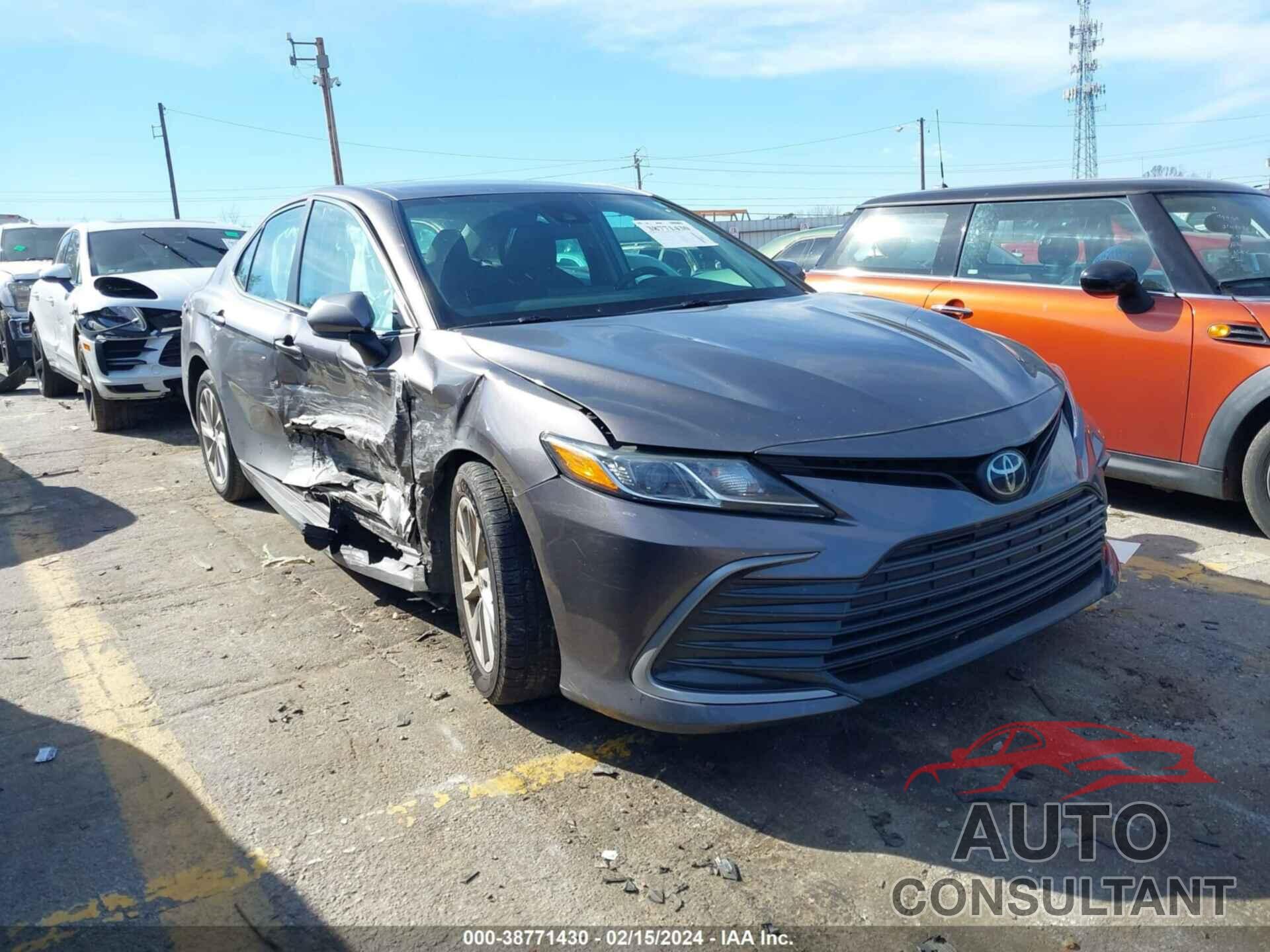 TOYOTA CAMRY 2022 - 4T1C11AK5NU642368