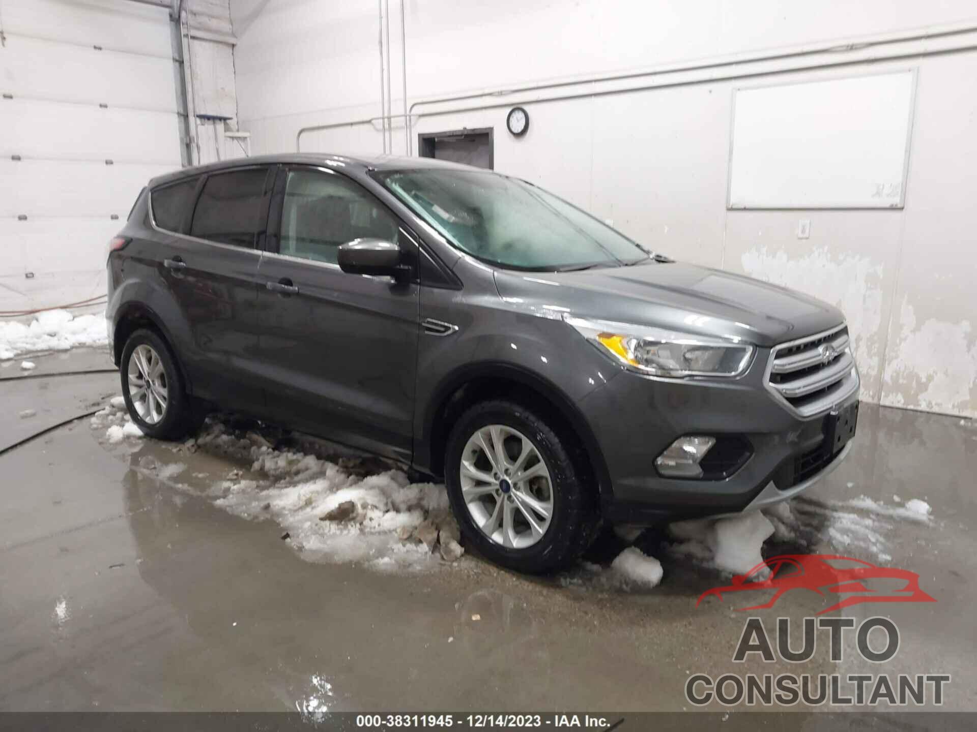 FORD ESCAPE 2017 - 1FMCU9G93HUC97307