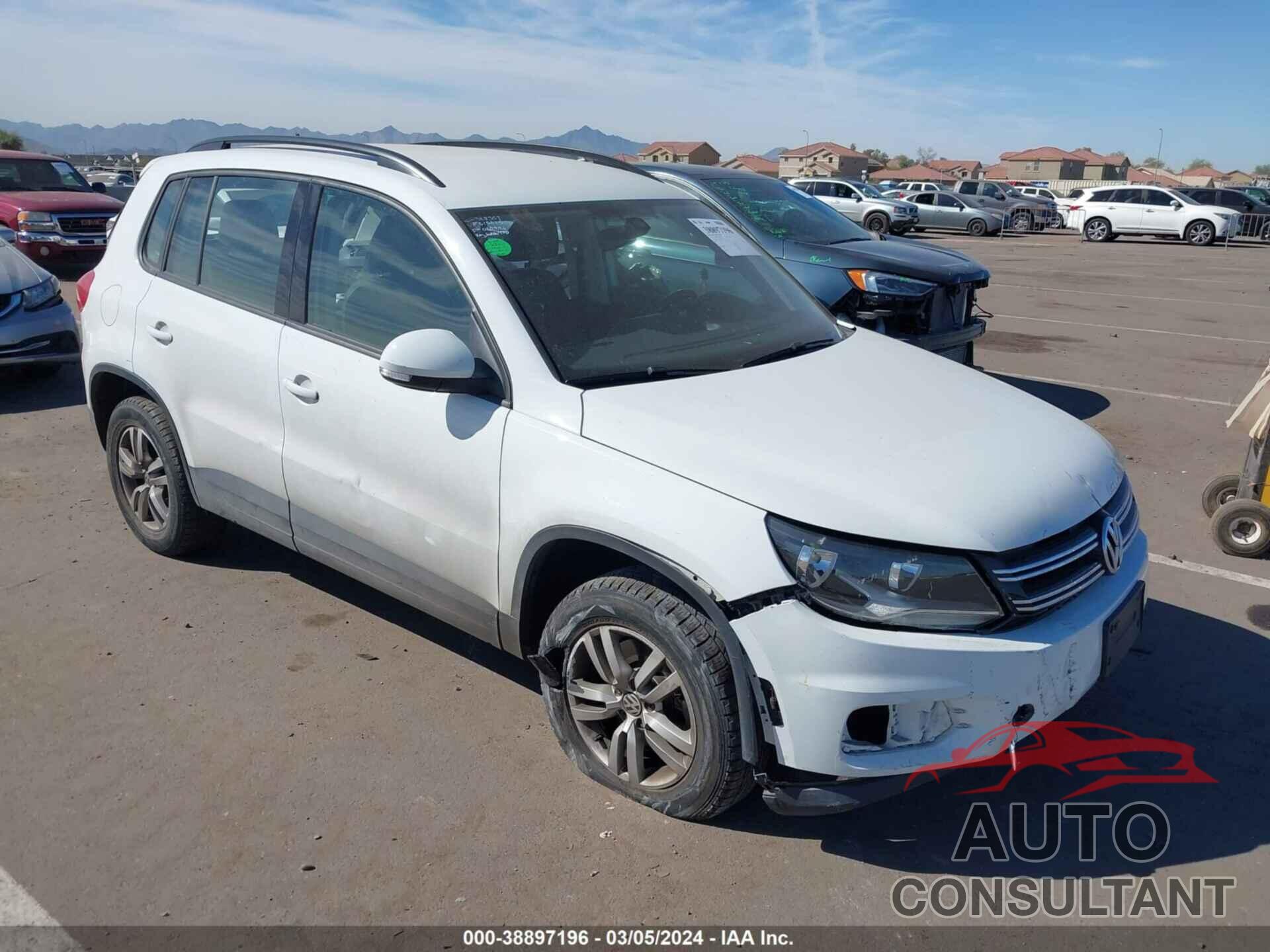 VOLKSWAGEN TIGUAN 2016 - WVGBV7AX0GW515615