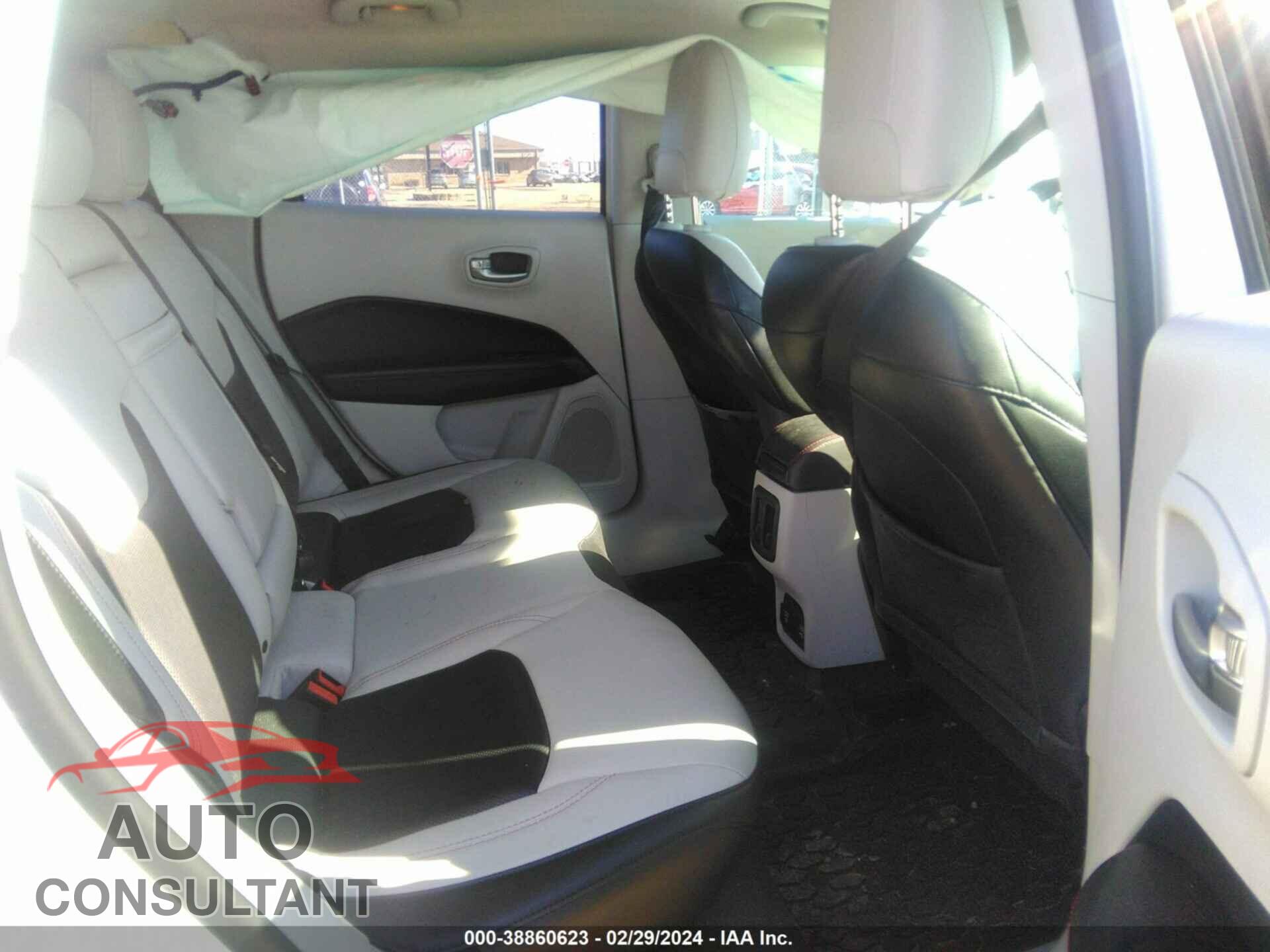 JEEP COMPASS 2018 - 3C4NJDCB7JT149209