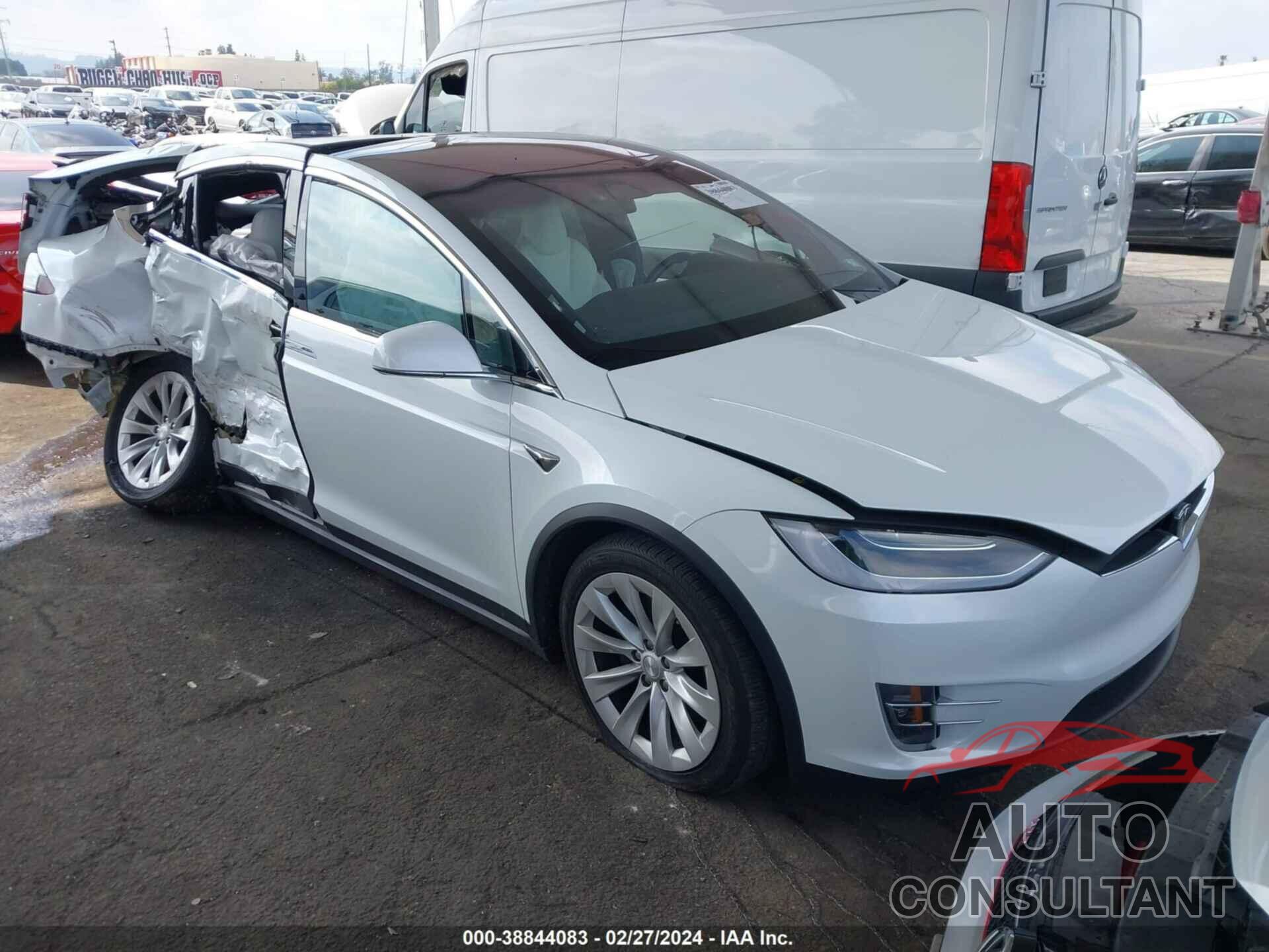 TESLA MODEL X 2018 - 5YJXCAE23JF123574