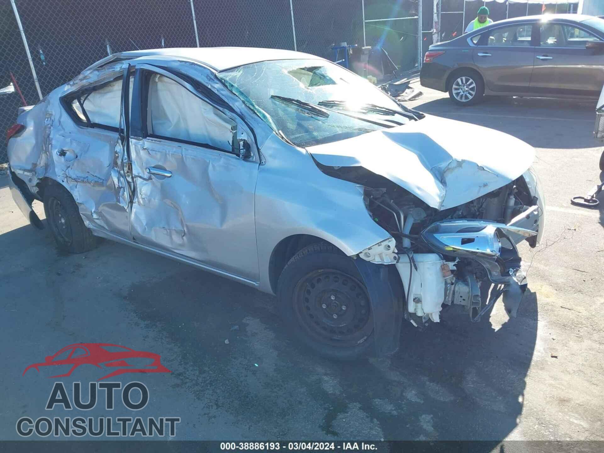 NISSAN VERSA 2019 - 3N1CN7AP3KL870031
