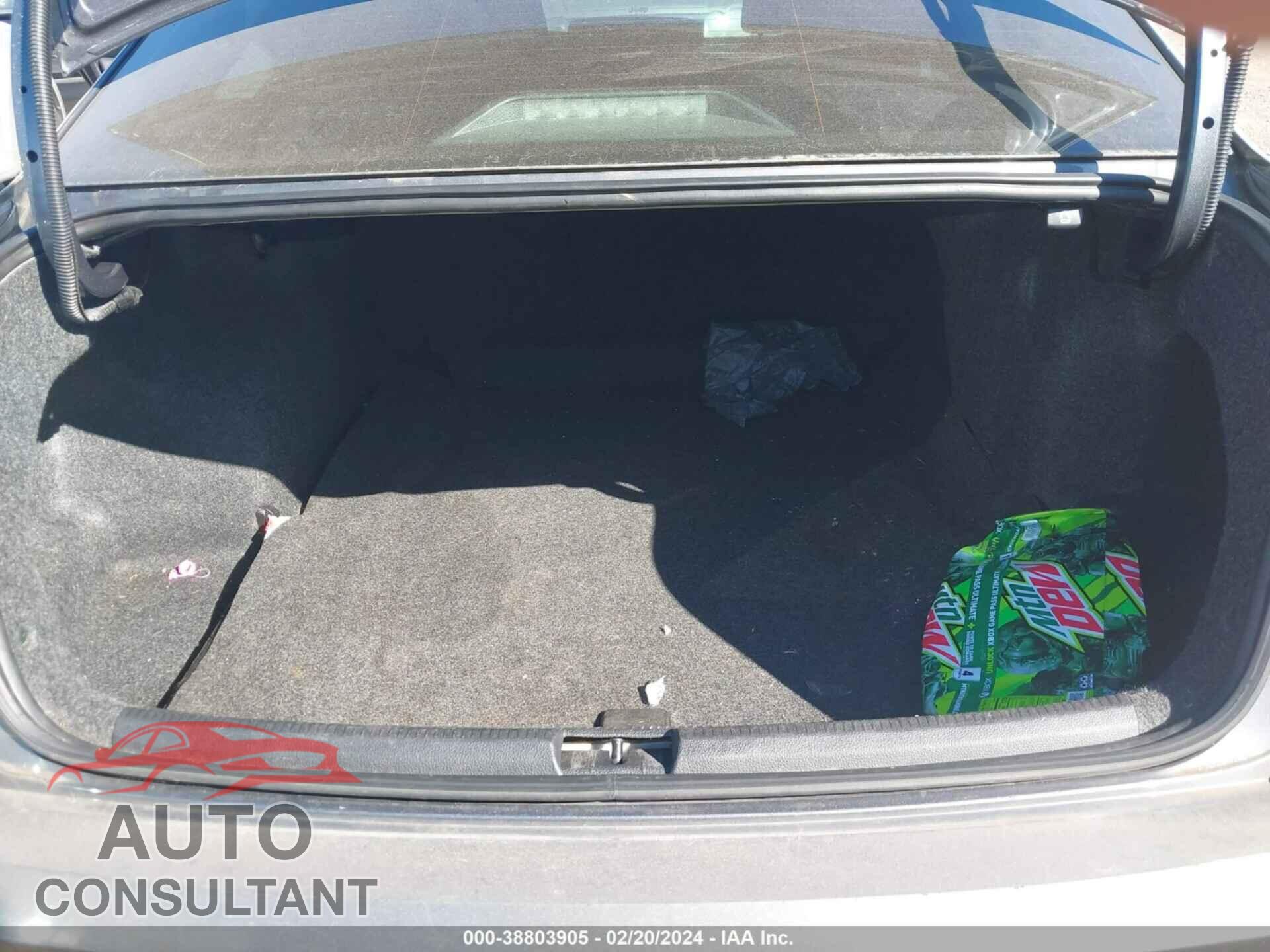 VOLKSWAGEN PASSAT 2017 - 1VWAT7A34HC028193
