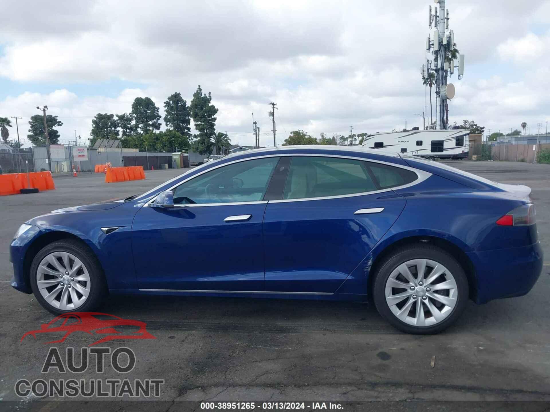 TESLA MODEL S 2018 - 5YJSA1E21JF289768