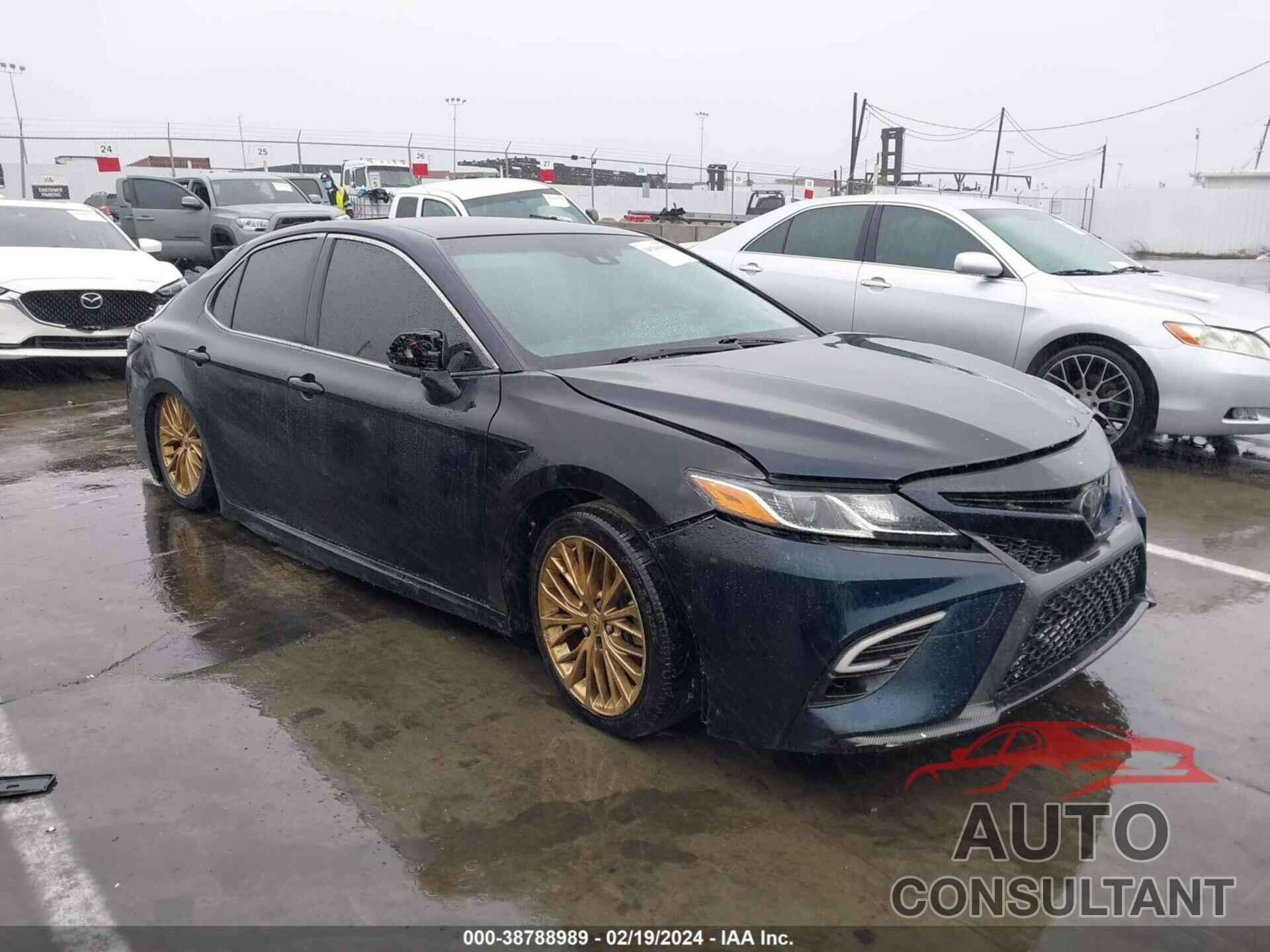TOYOTA CAMRY 2018 - JTNB11HK6J3030228
