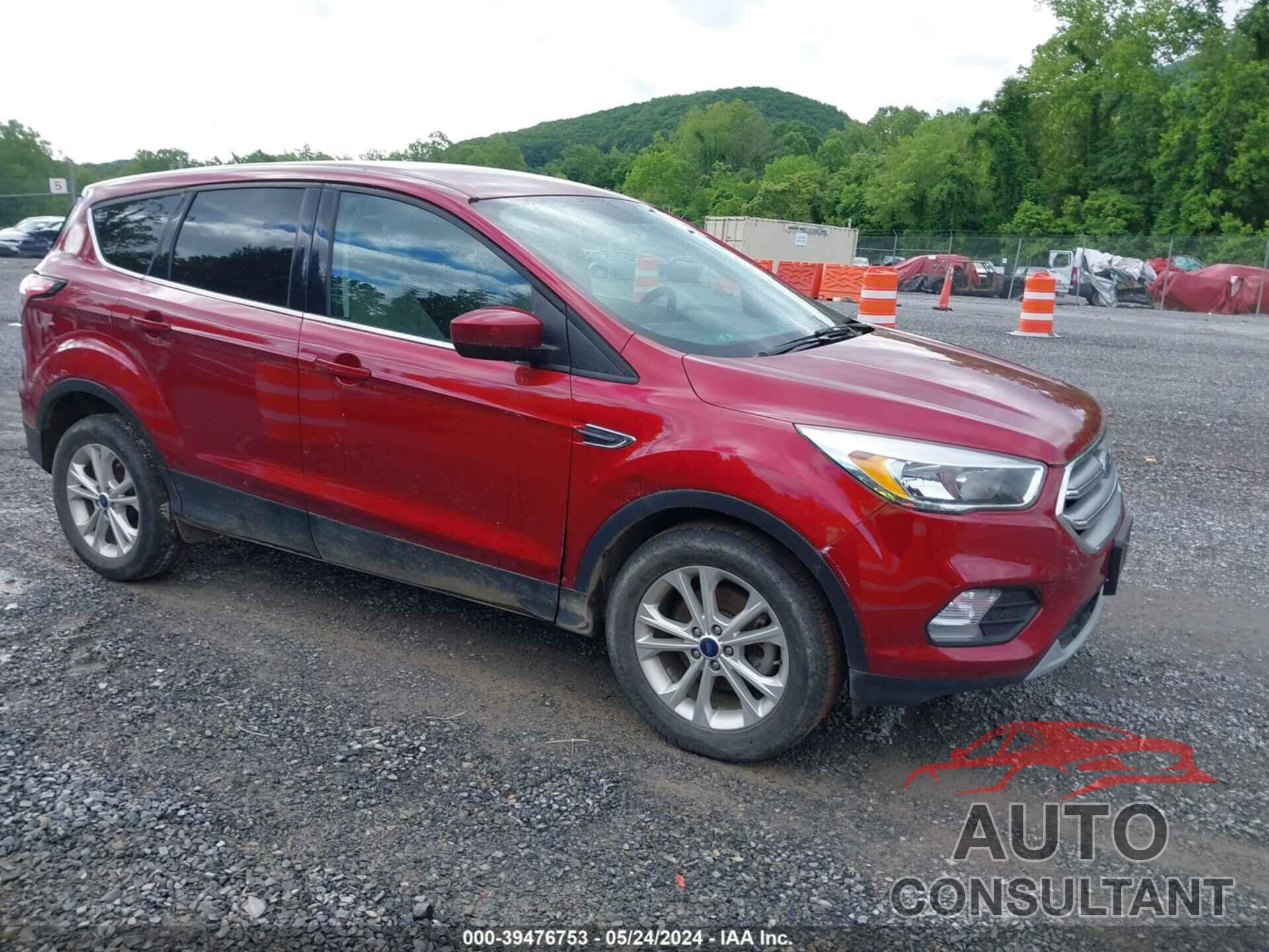 FORD ESCAPE 2017 - 1FMCU0GD2HUC61060