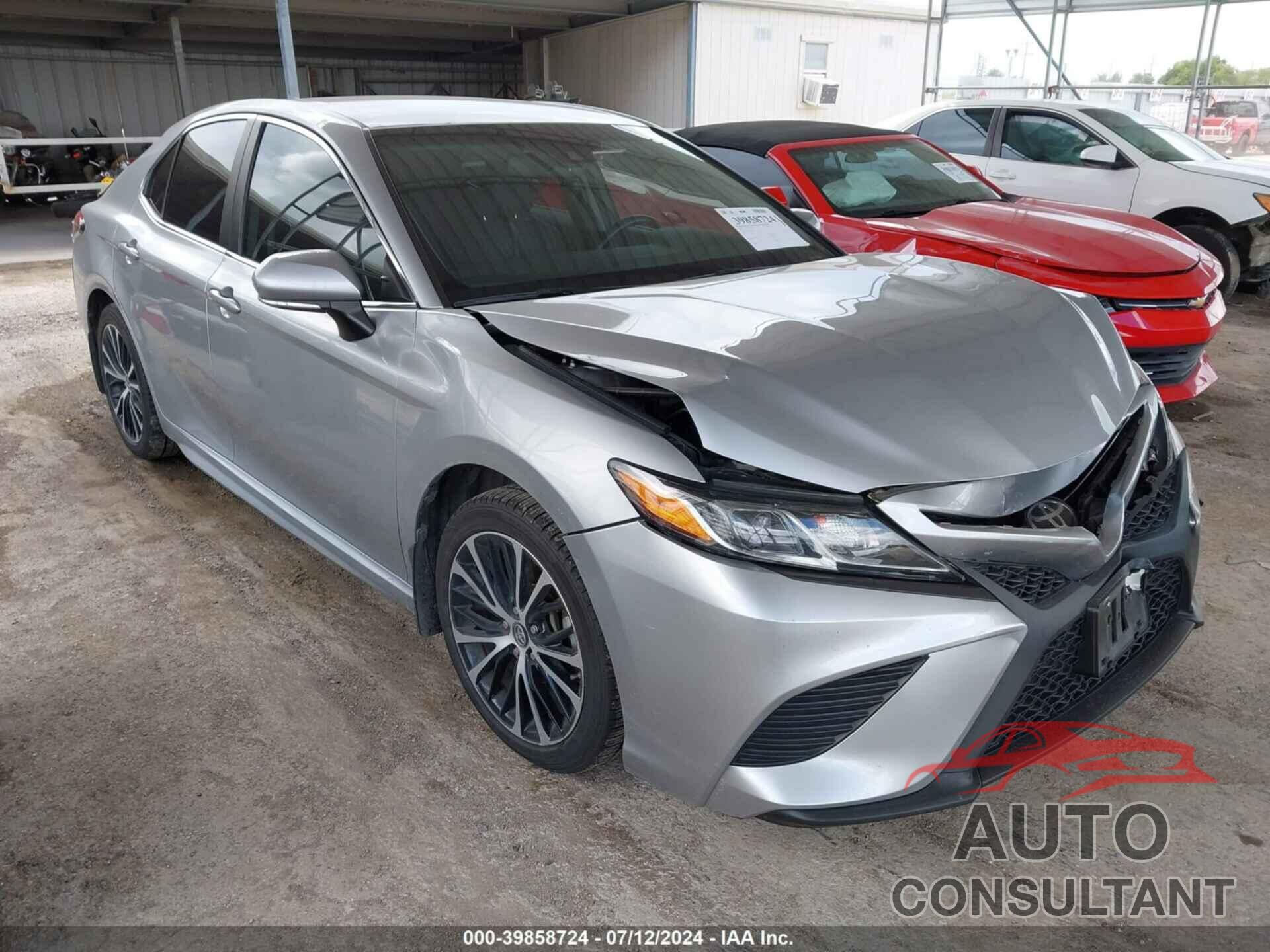 TOYOTA CAMRY 2018 - 4T1B11HK0JU063641