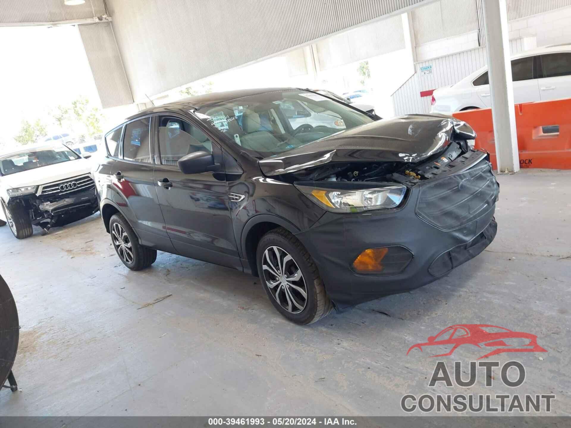 FORD ESCAPE 2018 - 1FMCU0F79JUB04823