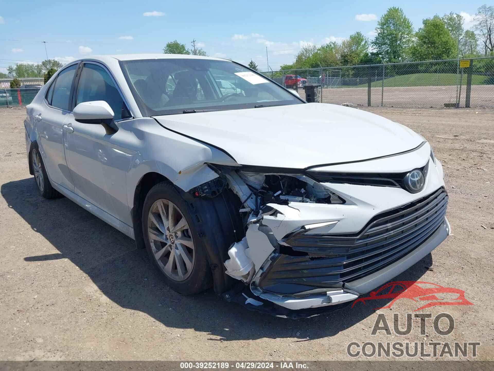 TOYOTA CAMRY 2022 - 4T1C11AK8NU017835