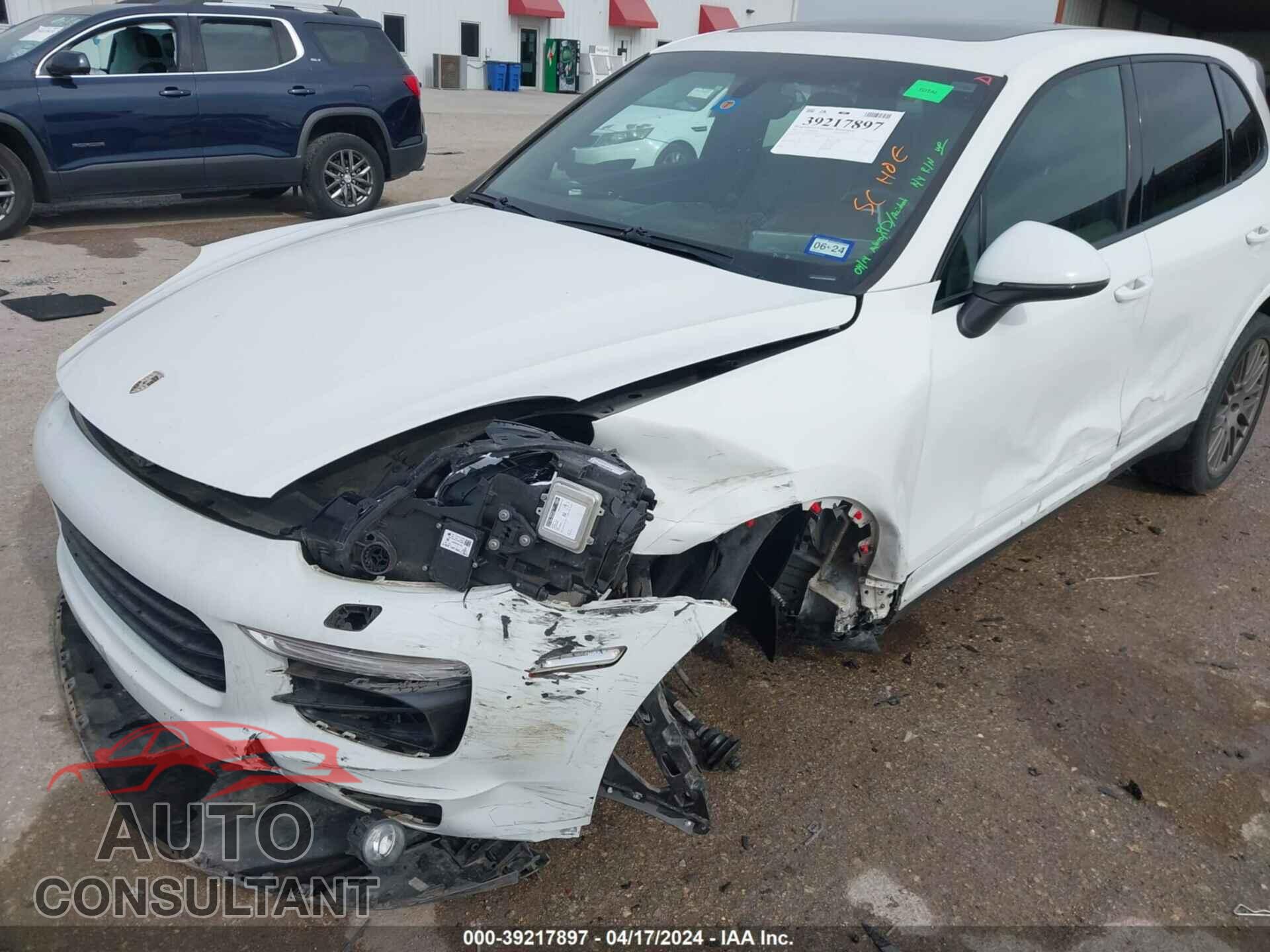 PORSCHE CAYENNE 2017 - WP1AA2A21HKA91422