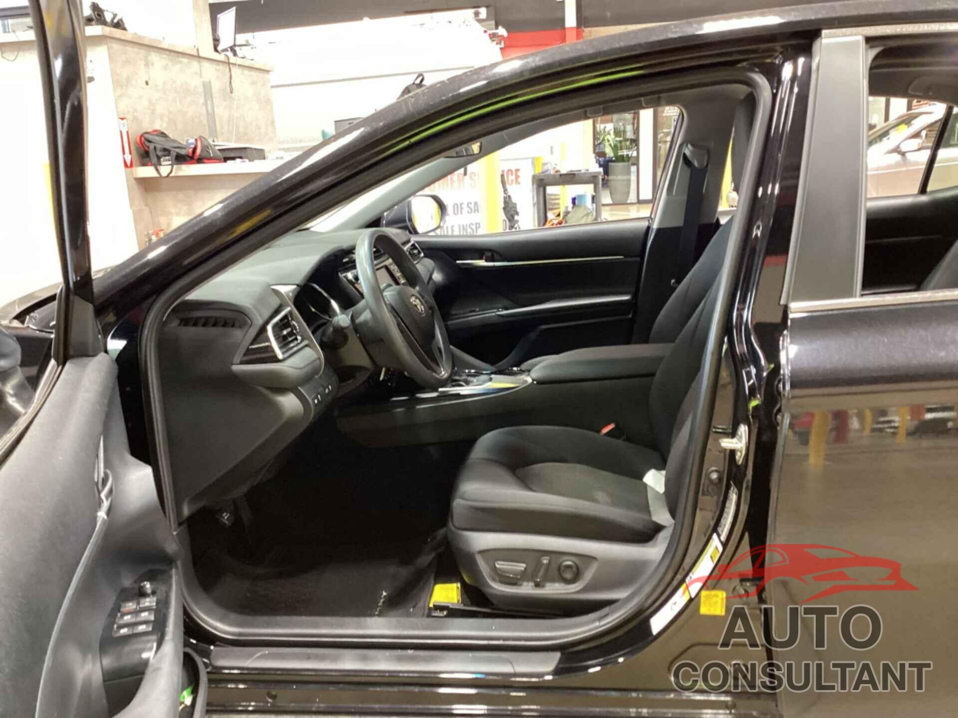 TOYOTA CAMRY 2018 - 4T1B11HK6JU642830