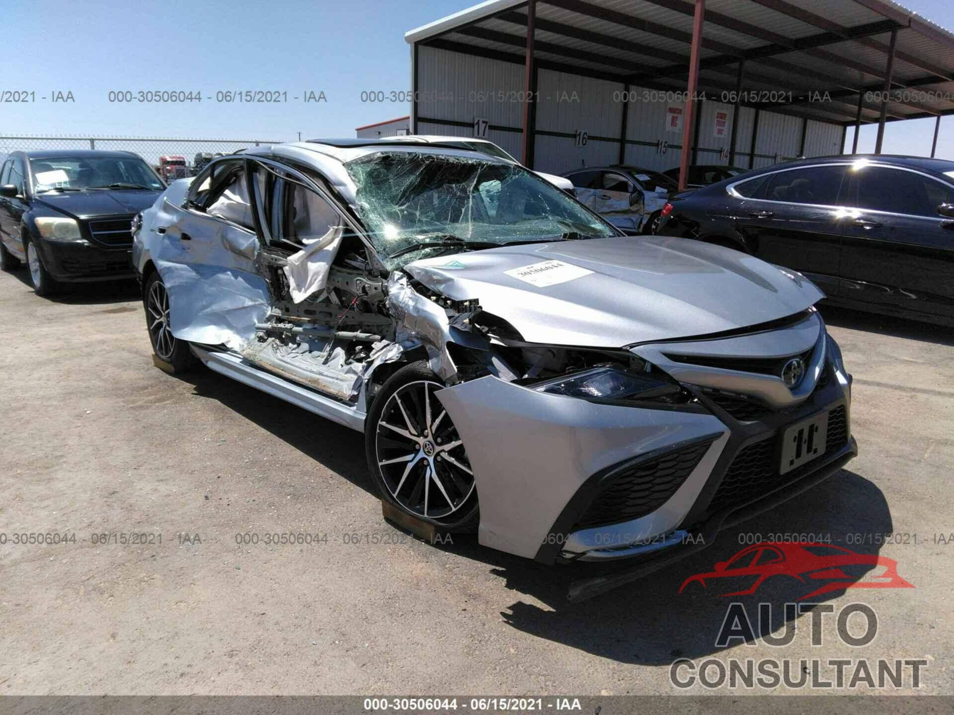 TOYOTA CAMRY 2021 - 4T1G11AK5MU547471